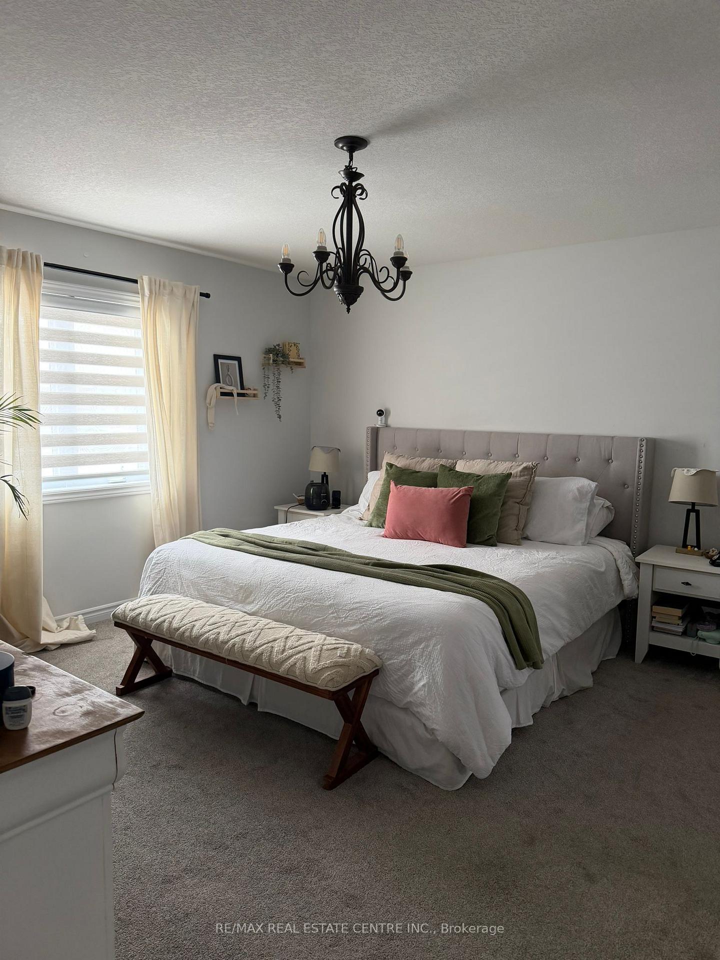 Photo 16 of 2986 Turner Crescent, London, South U — HOMEH