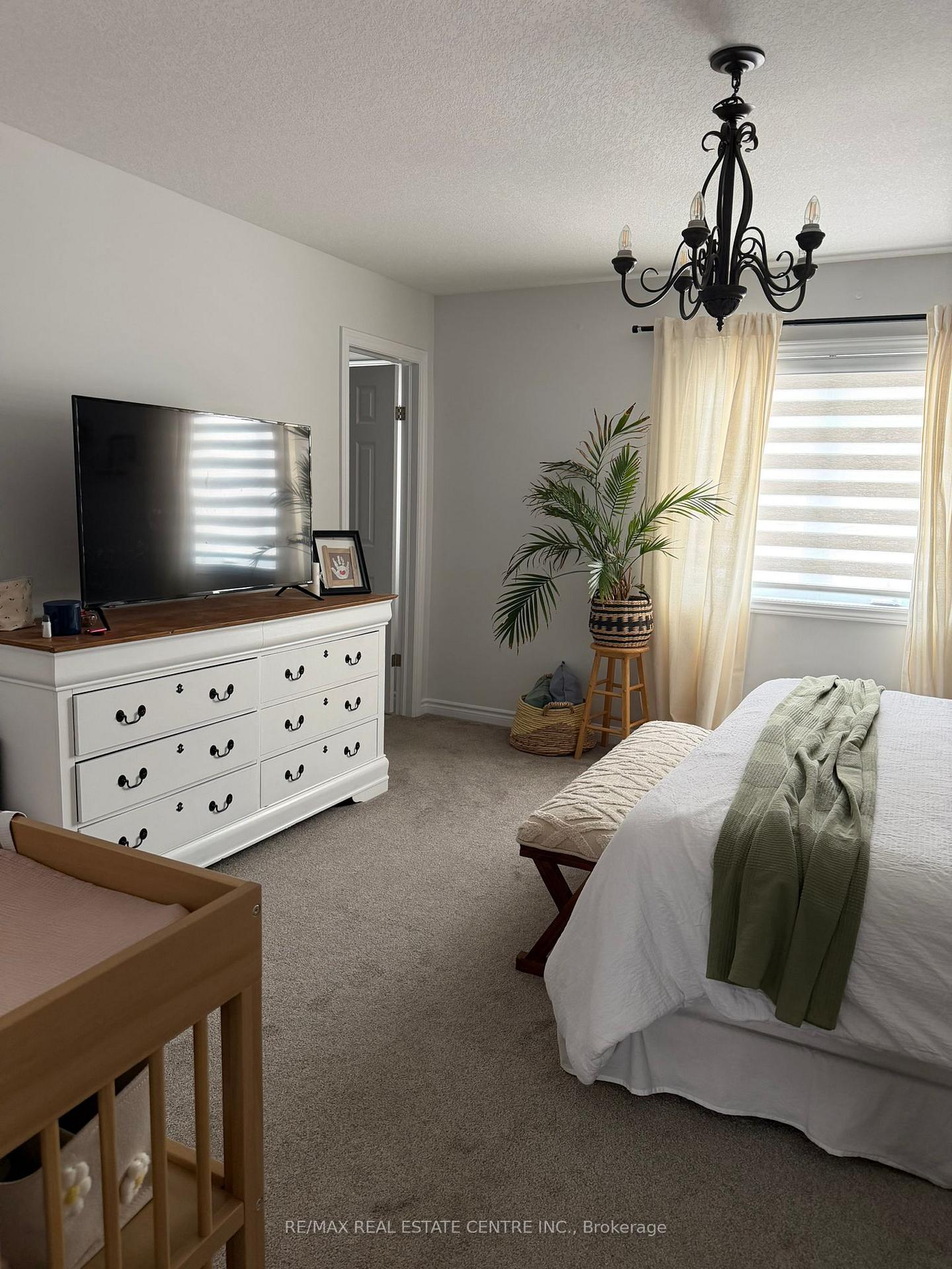 Photo 17 of 2986 Turner Crescent, London, South U — HOMEH
