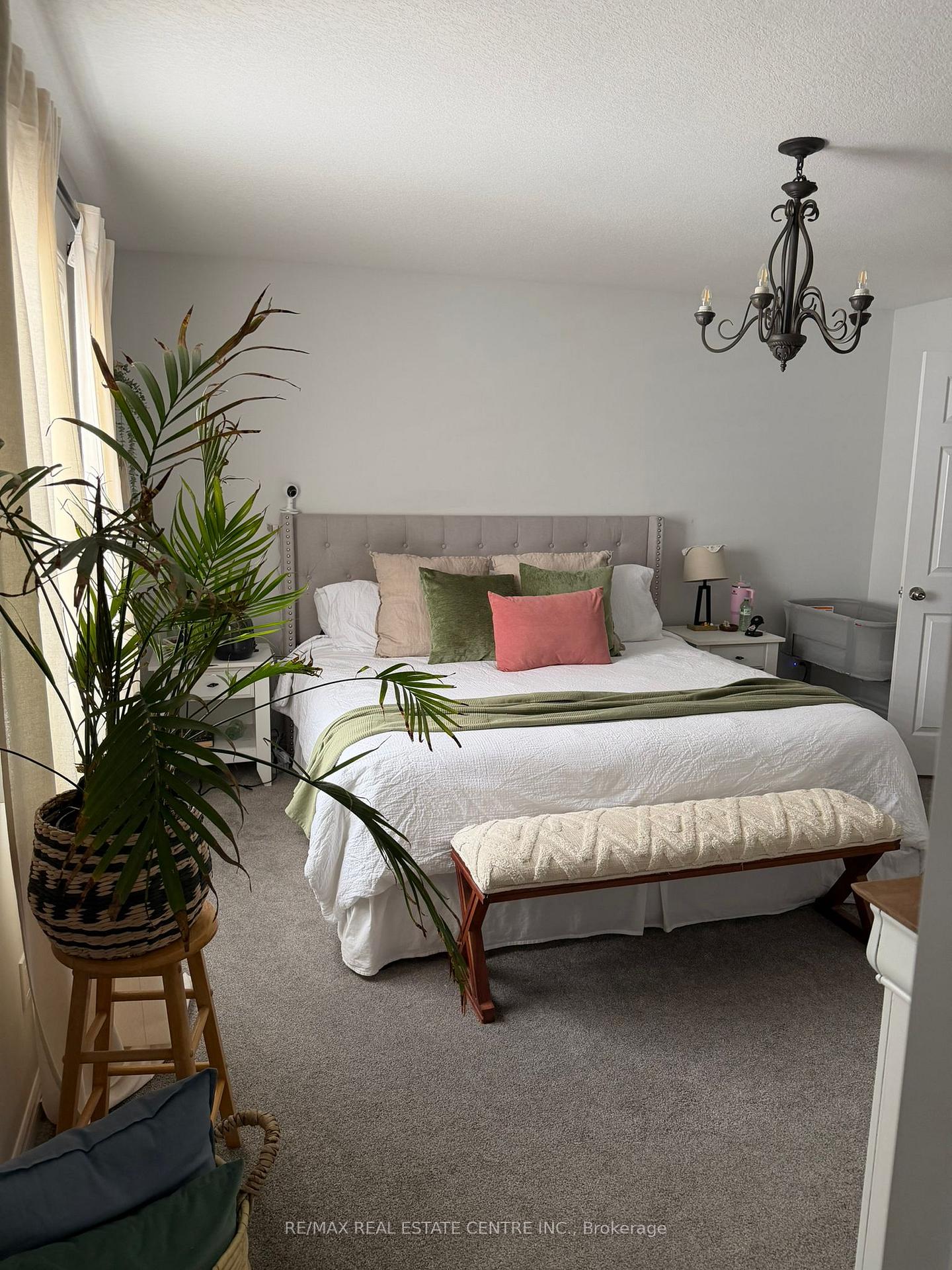 Photo 20 of 2986 Turner Crescent, London, South U — HOMEH