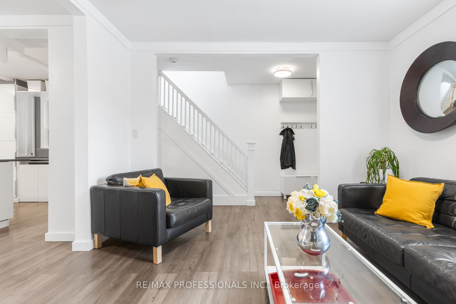Photo 5 of 52 Third Street, Etobicoke, New Toronto — HOMEH