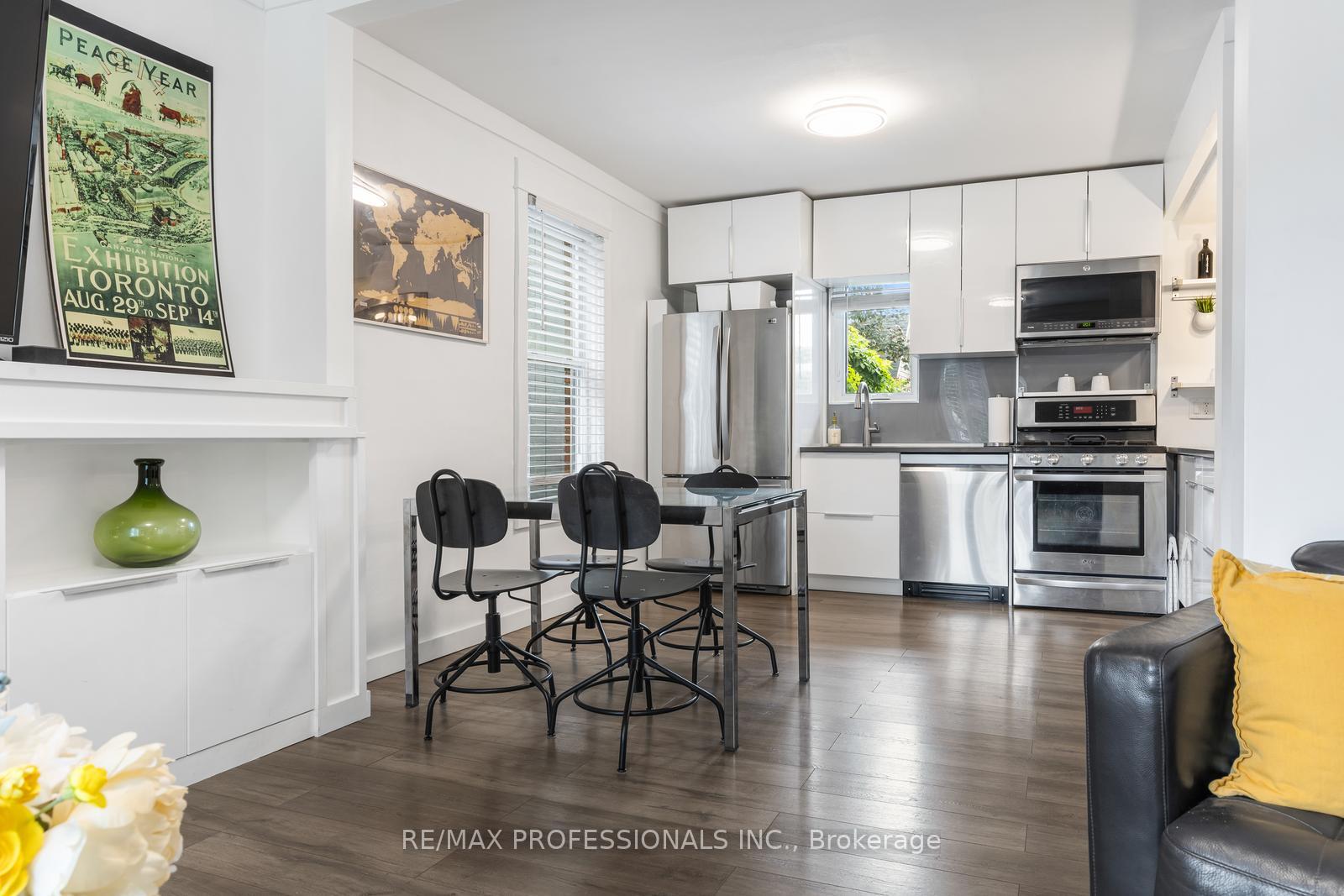 Photo 10 of 52 Third Street, Etobicoke, New Toronto — HOMEH