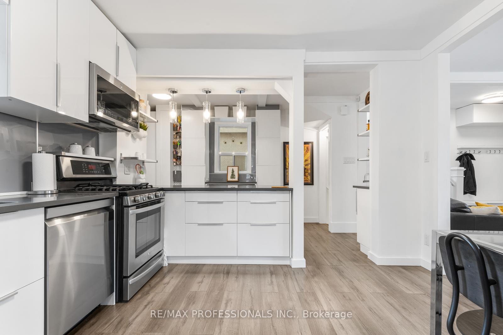 Photo 13 of 52 Third Street, Etobicoke, New Toronto — HOMEH