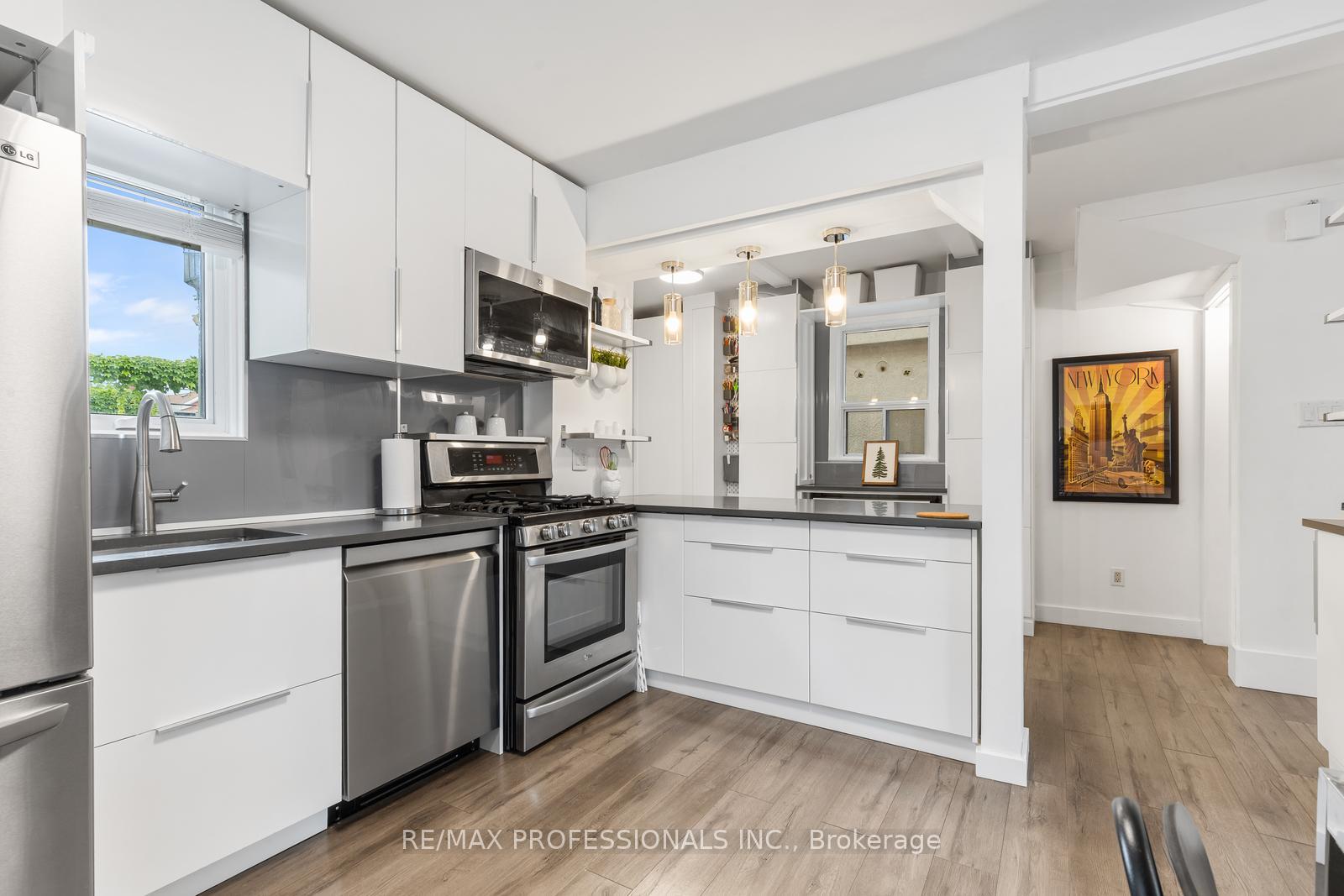 Photo 14 of 52 Third Street, Etobicoke, New Toronto — HOMEH