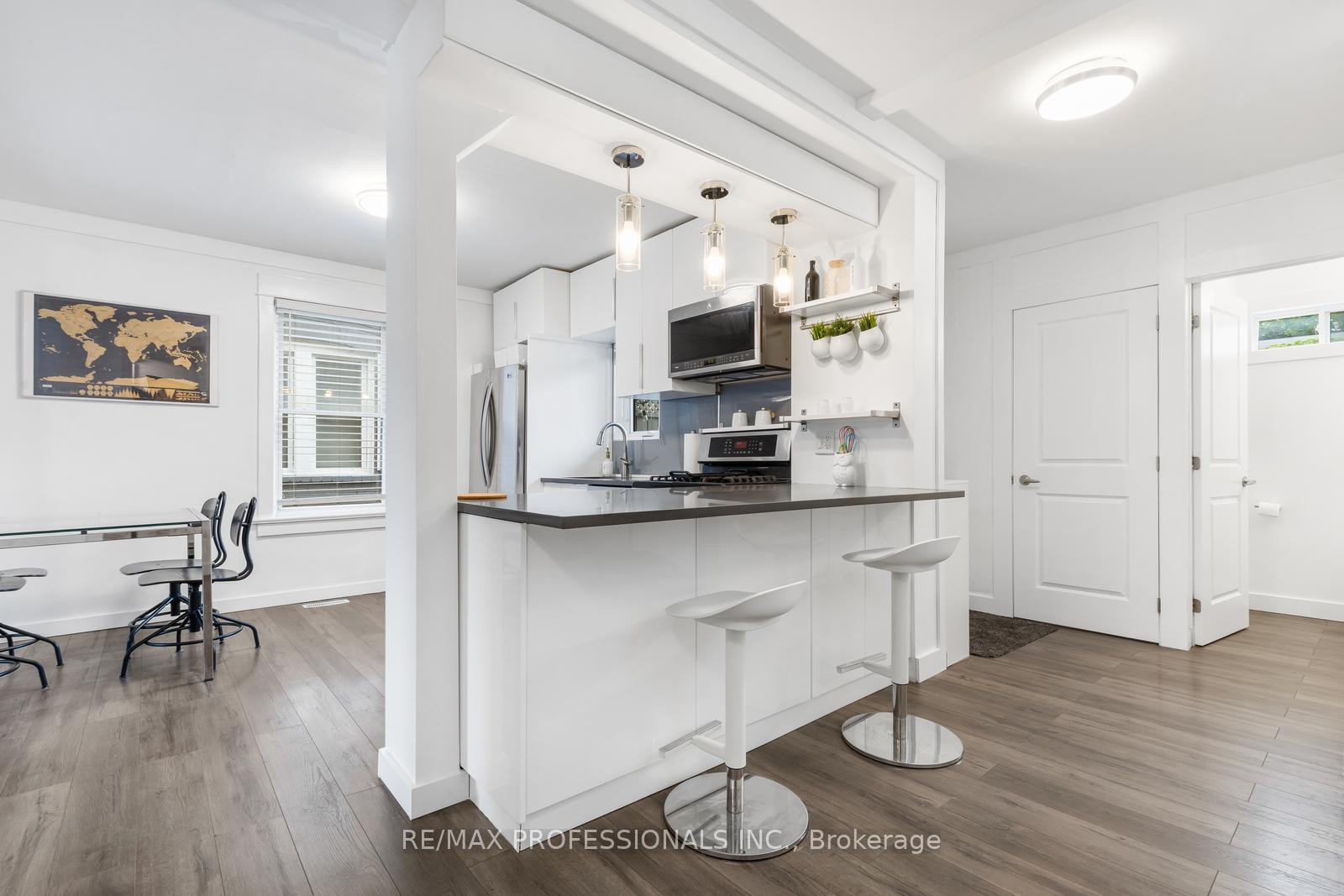 Photo 15 of 52 Third Street, Etobicoke, New Toronto — HOMEH