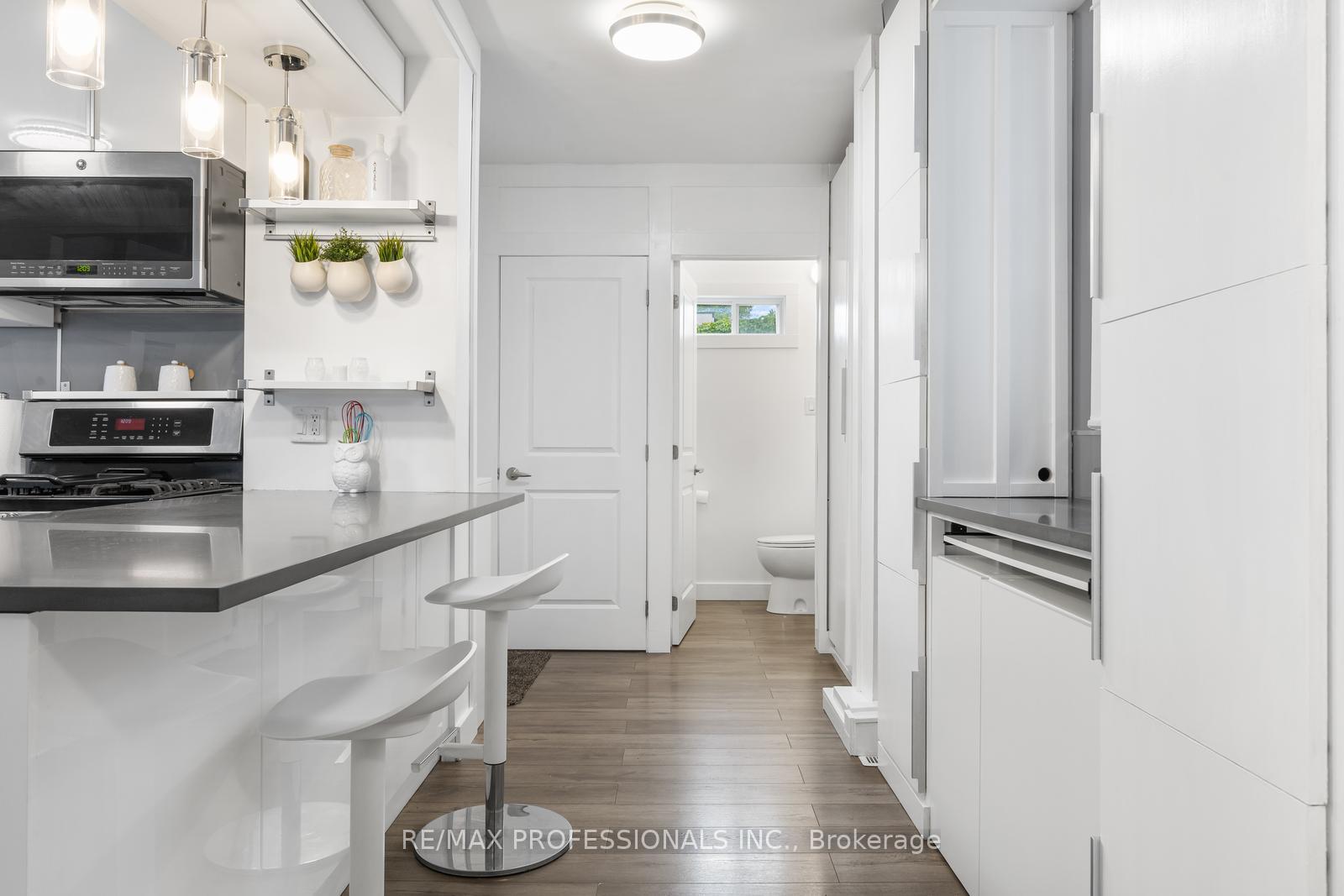 Photo 16 of 52 Third Street, Etobicoke, New Toronto — HOMEH