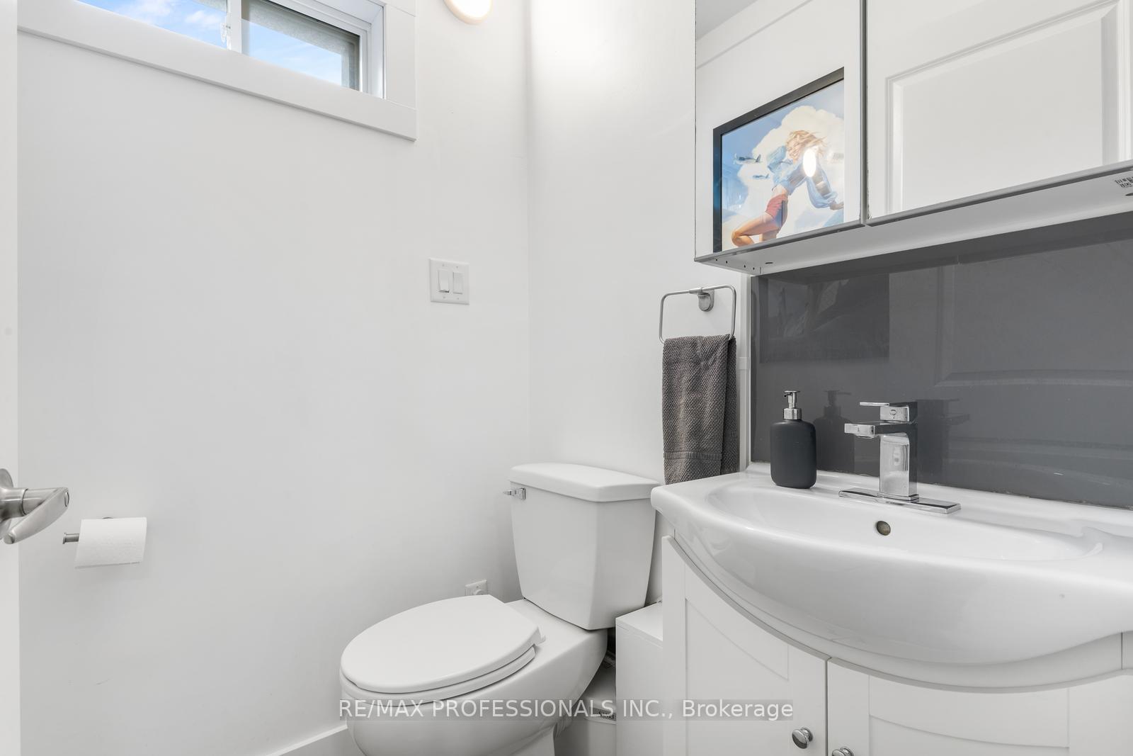 Photo 17 of 52 Third Street, Etobicoke, New Toronto — HOMEH