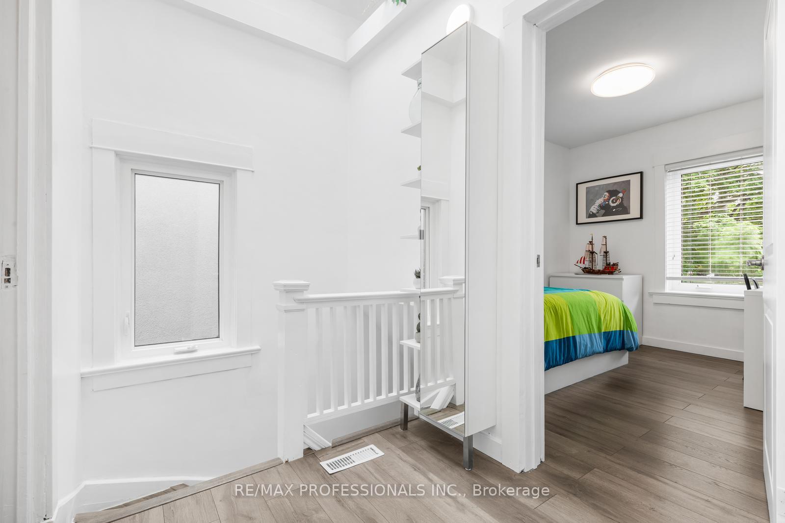 Photo 18 of 52 Third Street, Etobicoke, New Toronto — HOMEH