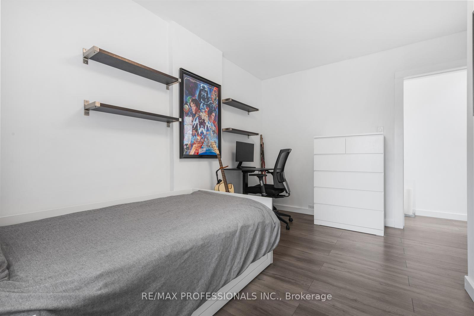 Photo 23 of 52 Third Street, Etobicoke, New Toronto — HOMEH