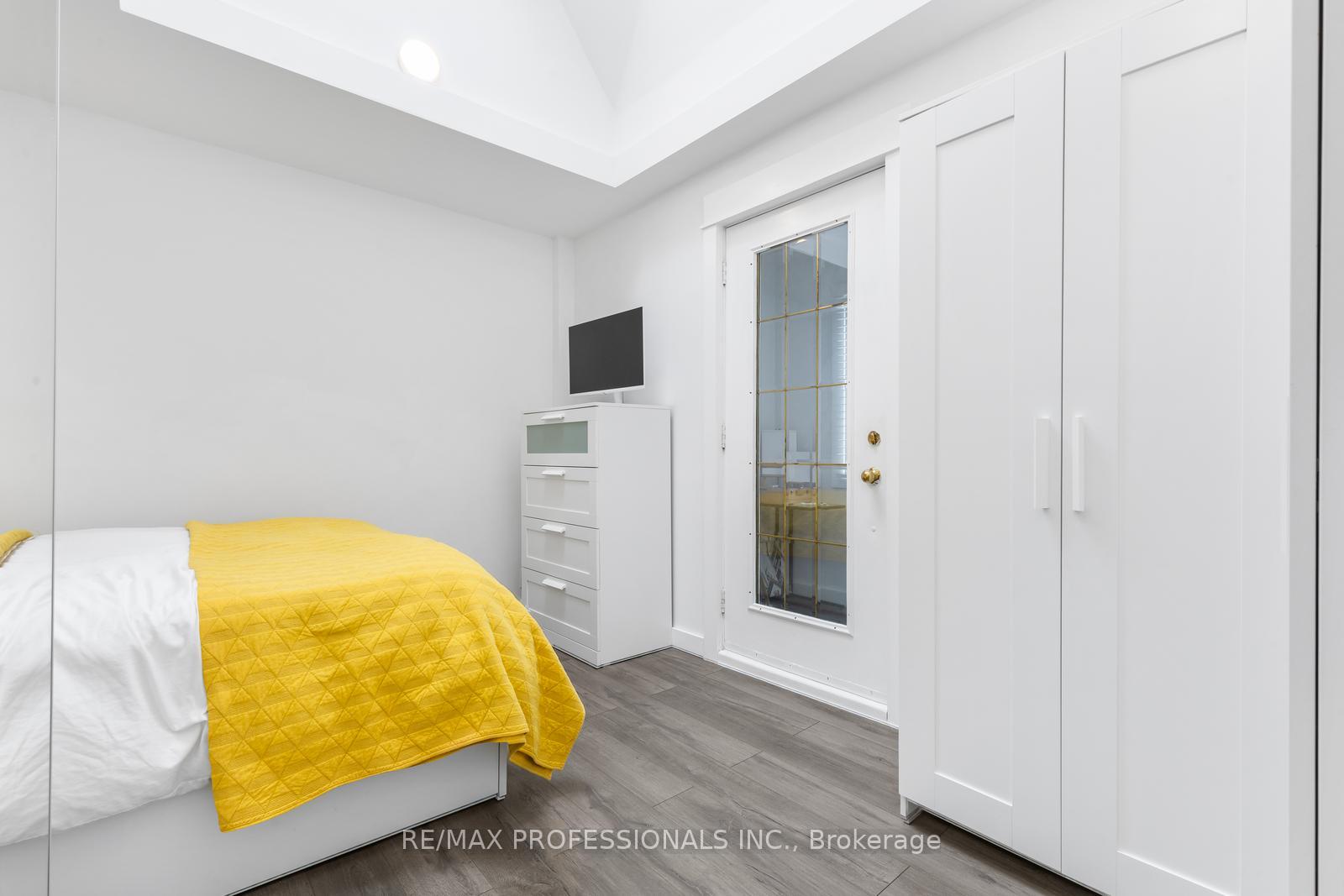 Photo 25 of 52 Third Street, Etobicoke, New Toronto — HOMEH