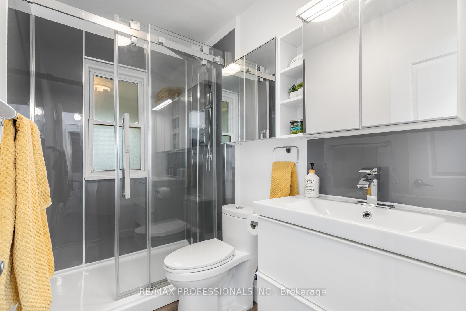 Photo 28 of 52 Third Street, Etobicoke, New Toronto — HOMEH