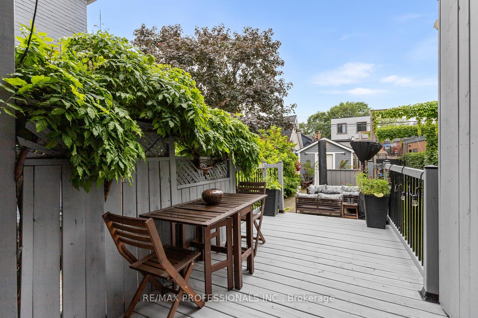 Photo 36 of 52 Third Street, Etobicoke, New Toronto — HOMEH