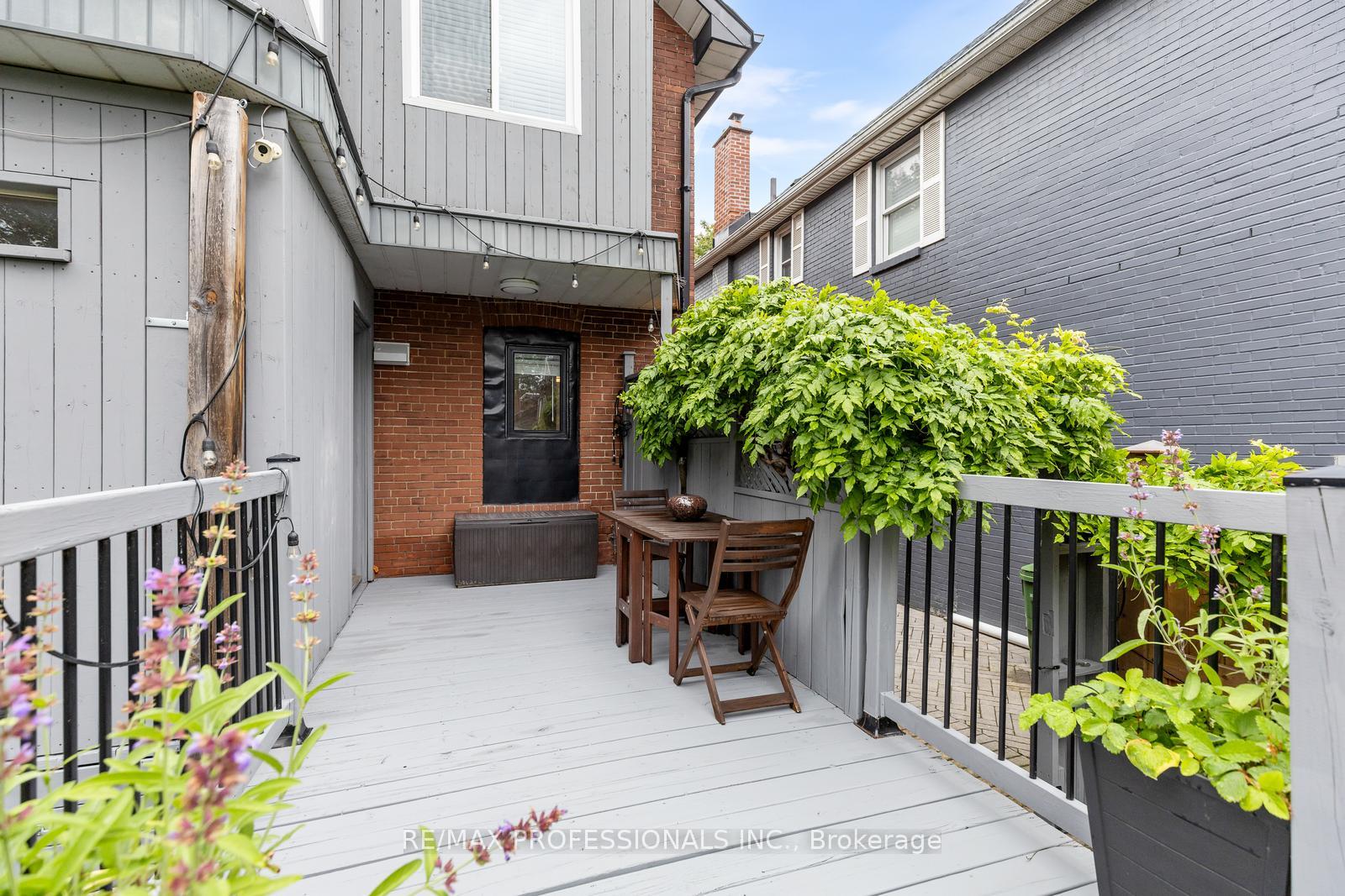 Photo 37 of 52 Third Street, Etobicoke, New Toronto — HOMEH
