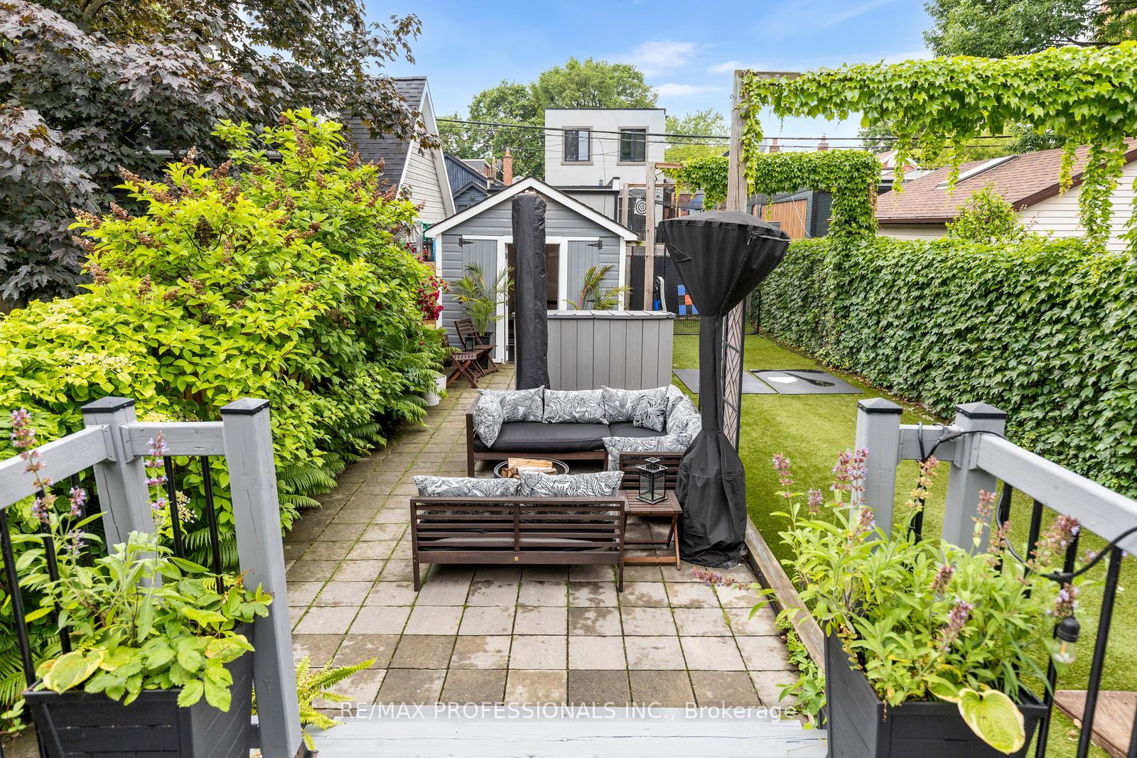 Photo 39 of 52 Third Street, Etobicoke, New Toronto — HOMEH