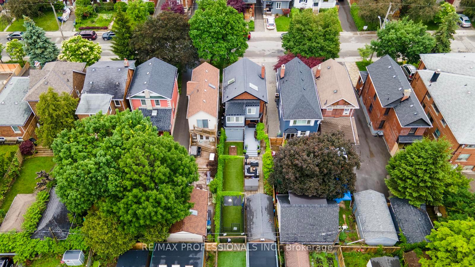 Photo 46 of 52 Third Street, Etobicoke, New Toronto — HOMEH