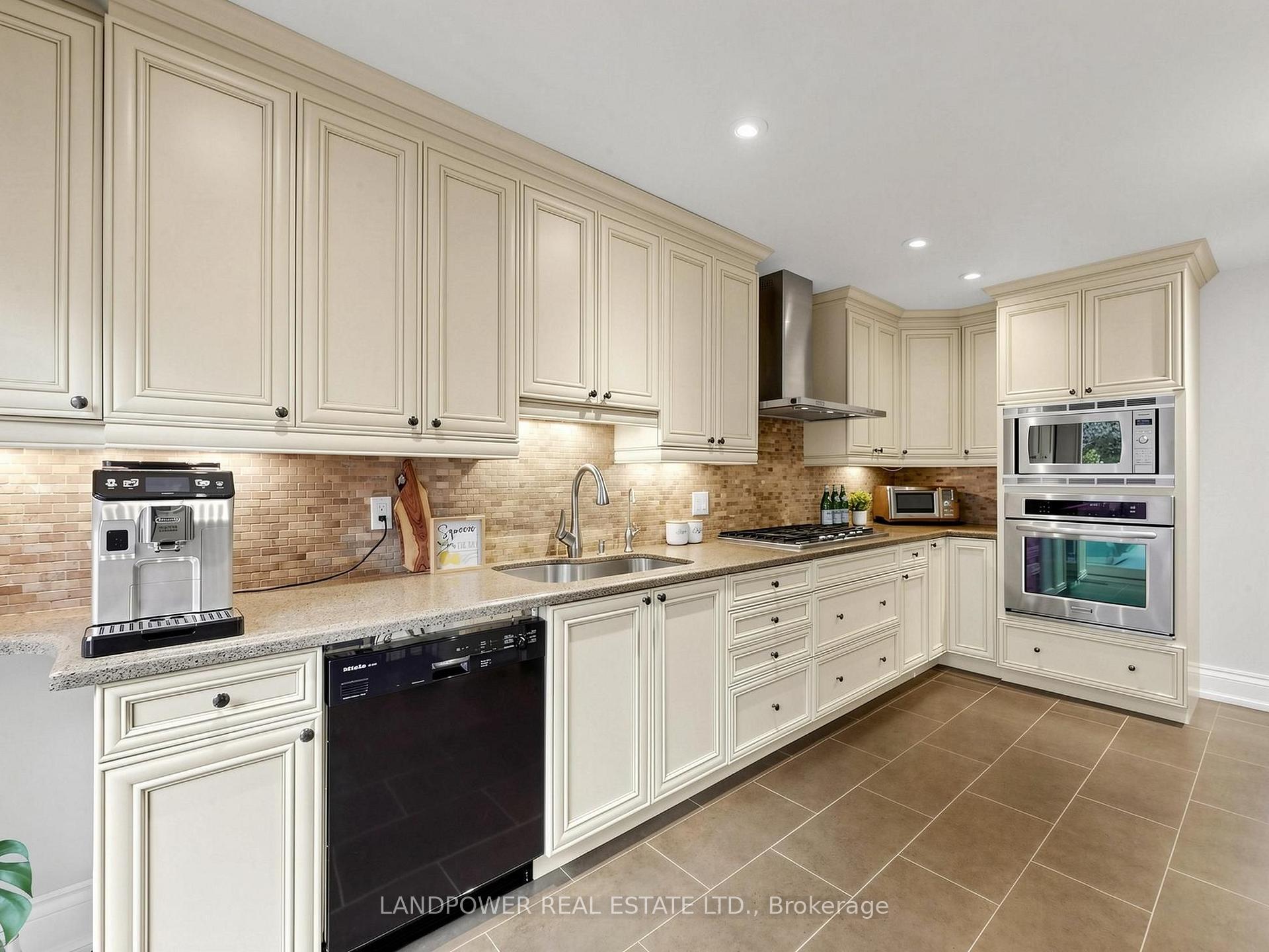 Photo 21 of 16 Longwater Chase, Markham, Unionville — HOMEH
