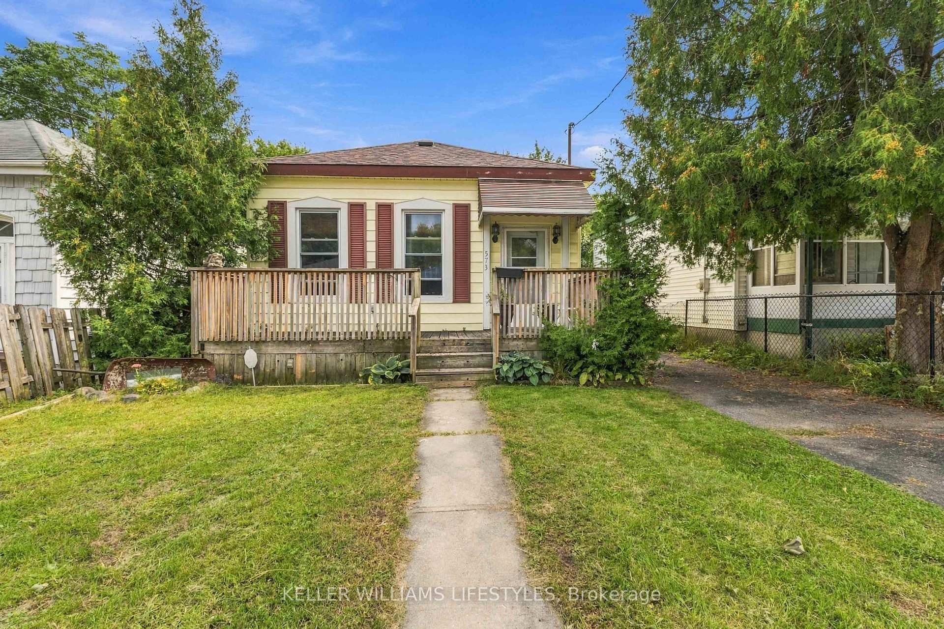 Photo 2 of 573 Hill Street, London, East K — HOMEH