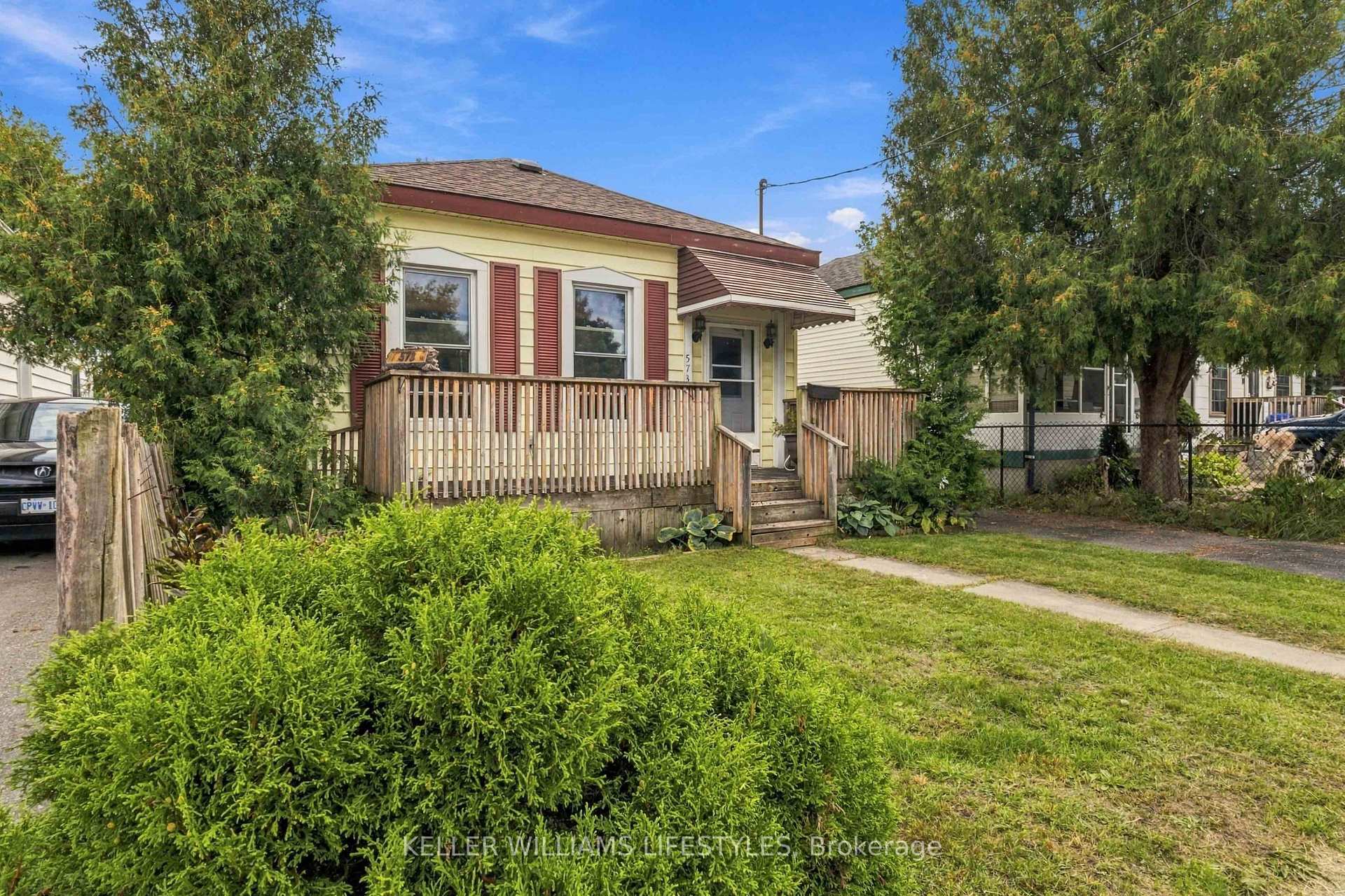 Photo 3 of 573 Hill Street, London, East K — HOMEH