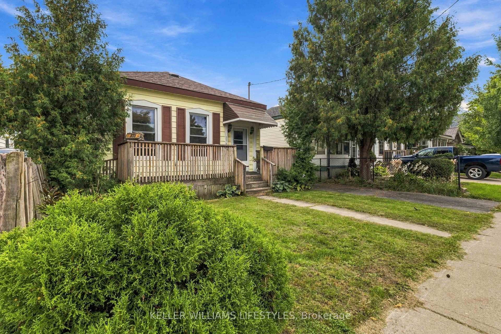 Photo 4 of 573 Hill Street, London, East K — HOMEH