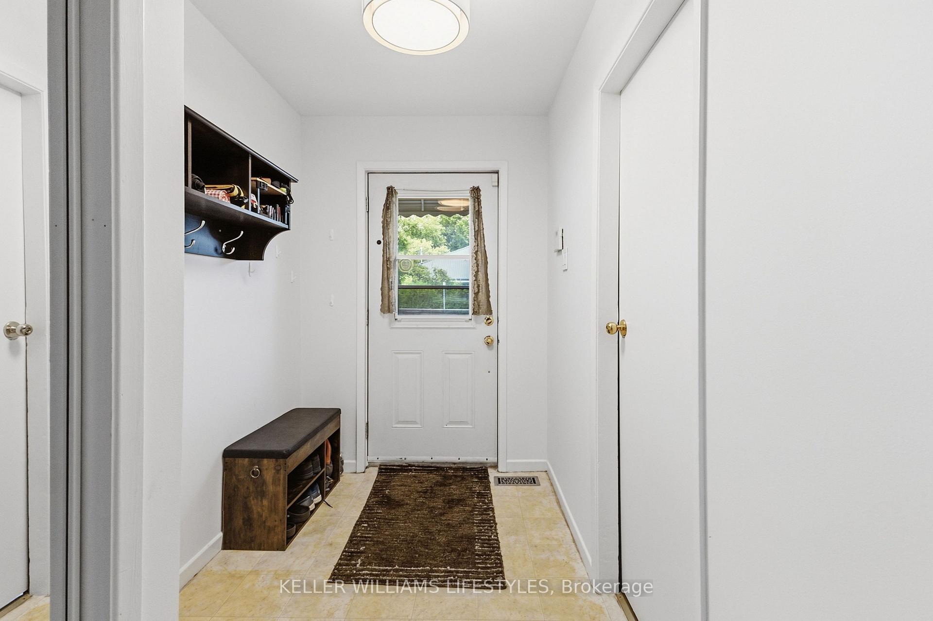 Photo 6 of 573 Hill Street, London, East K — HOMEH