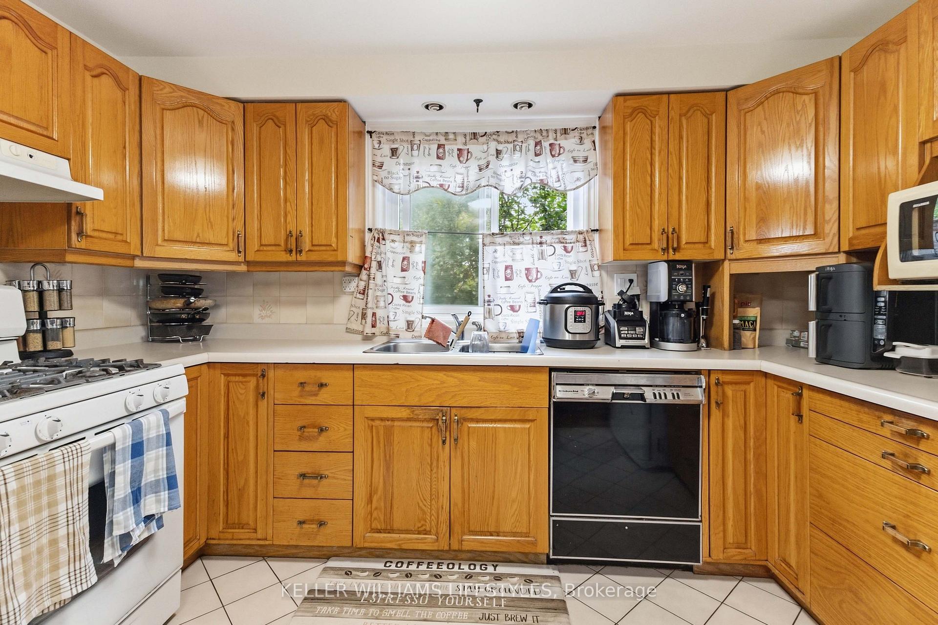 Photo 11 of 573 Hill Street, London, East K — HOMEH