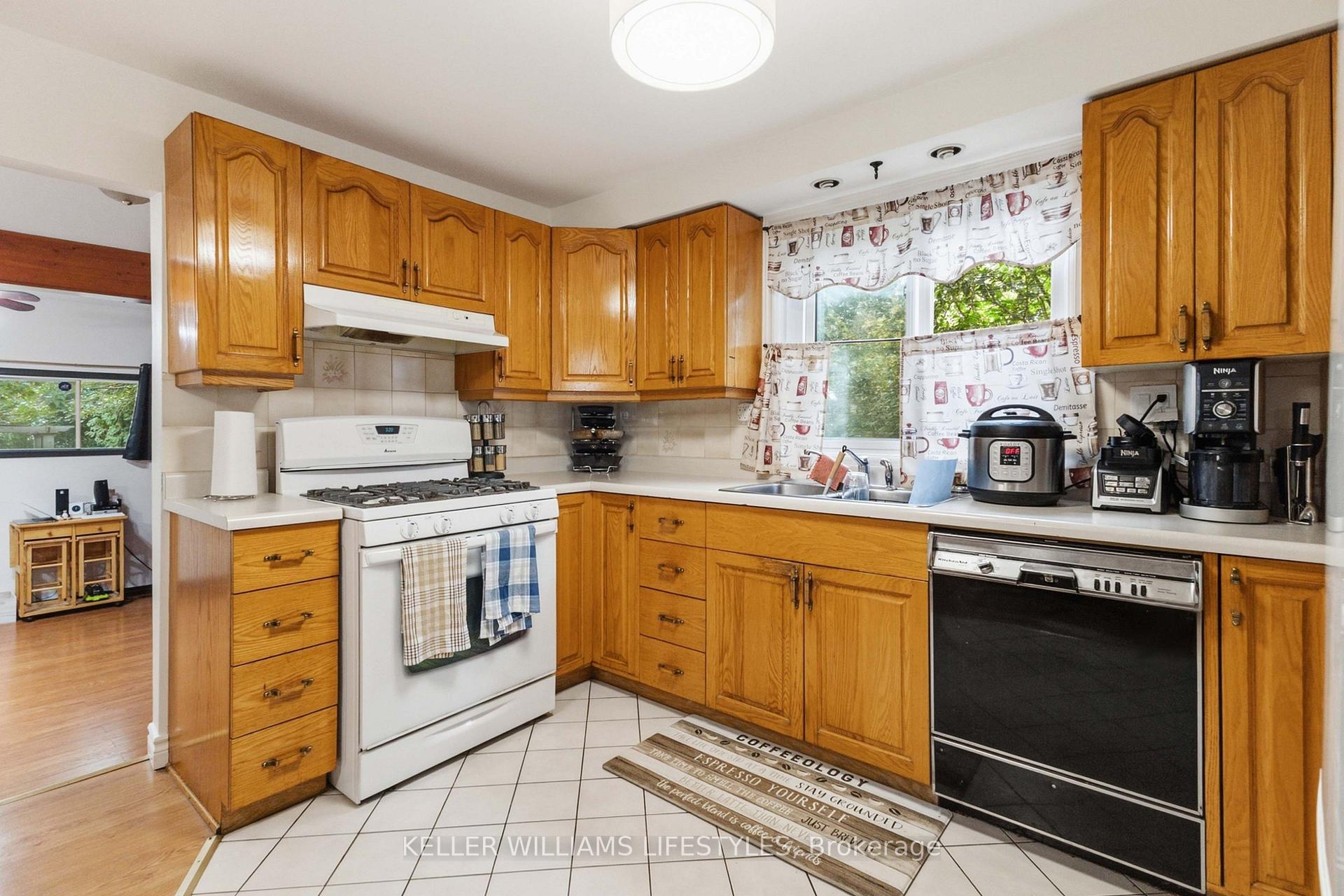 Photo 12 of 573 Hill Street, London, East K — HOMEH