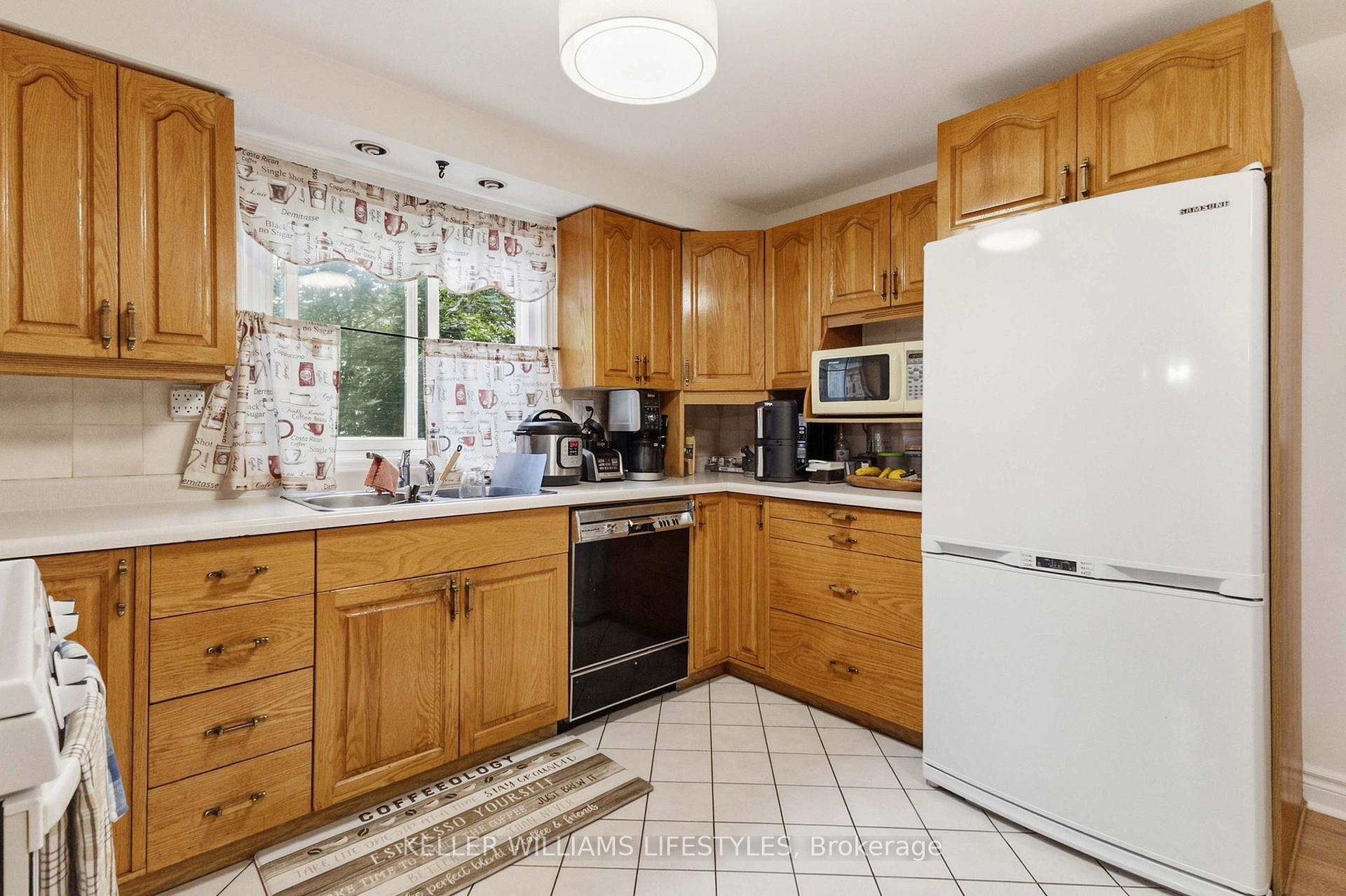 Photo 13 of 573 Hill Street, London, East K — HOMEH