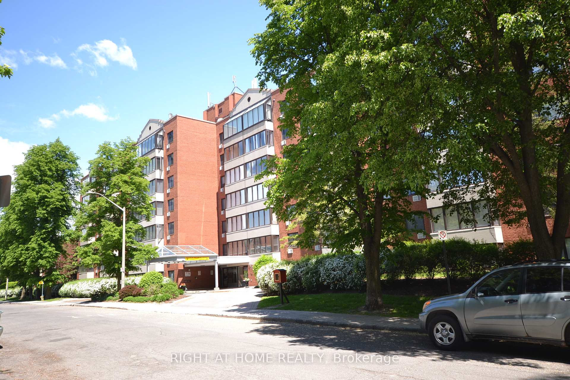 Photo 2 of Unit 309, 225 Alvin Road N, Ottawa, Manor Park — HOMEH