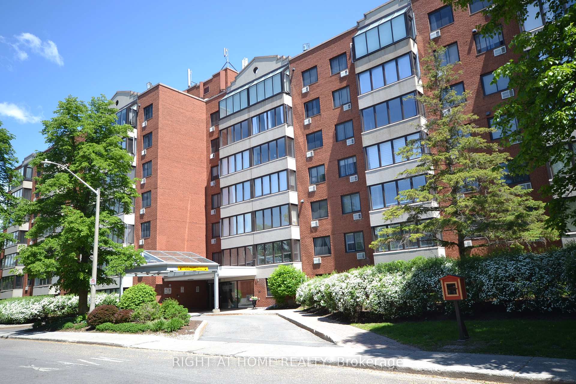 Photo 3 of Unit 309, 225 Alvin Road N, Ottawa, Manor Park — HOMEH