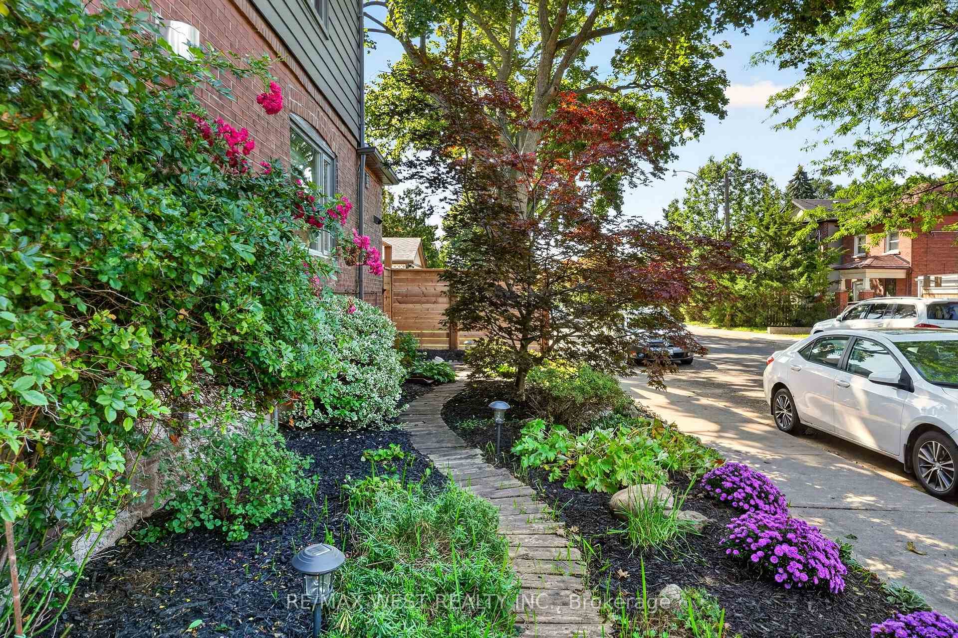 Photo 4 of 47 Deforest Road, Toronto, High Park-Swansea — HOMEH