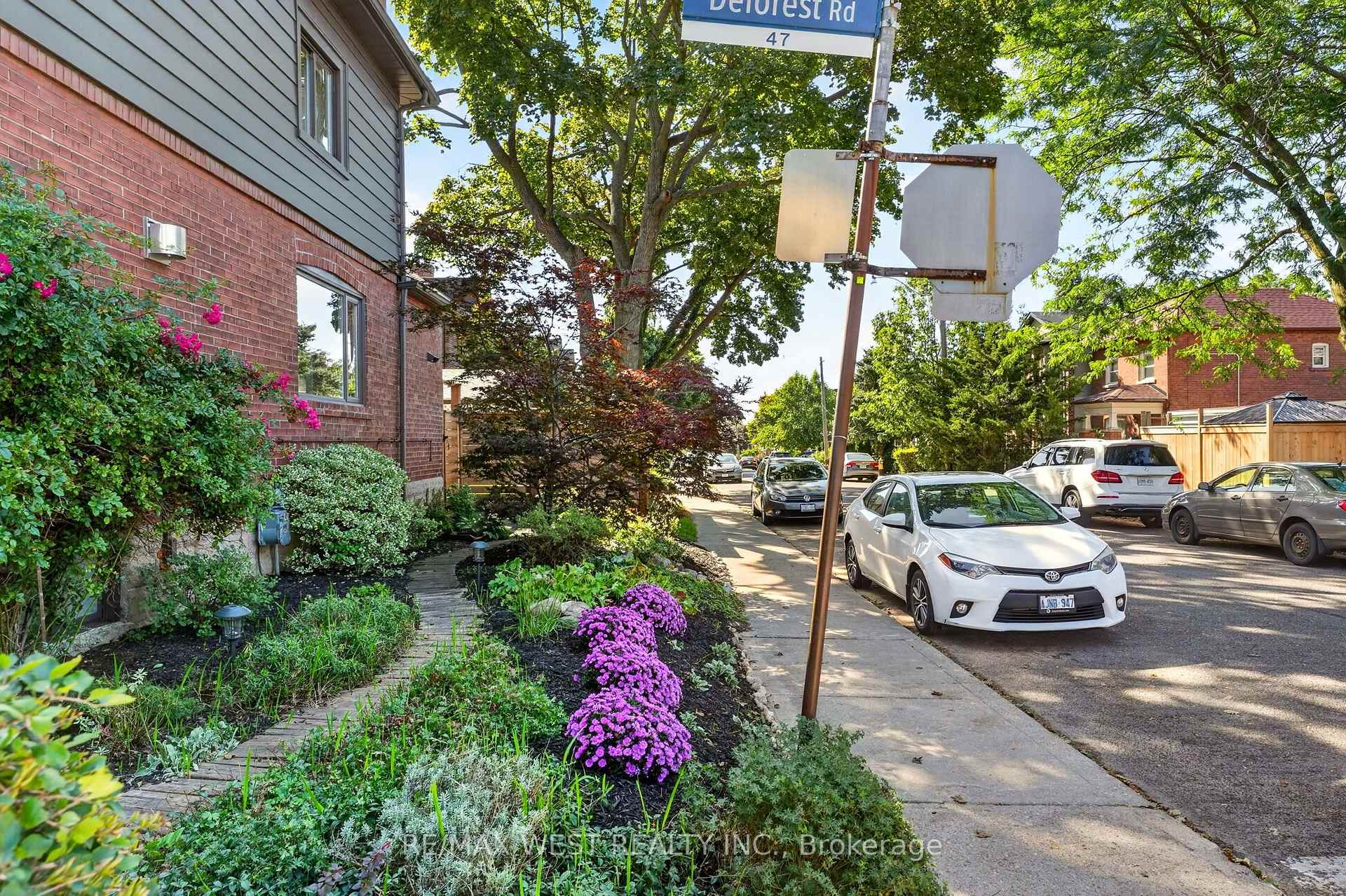 Photo 5 of 47 Deforest Road, Toronto, High Park-Swansea — HOMEH