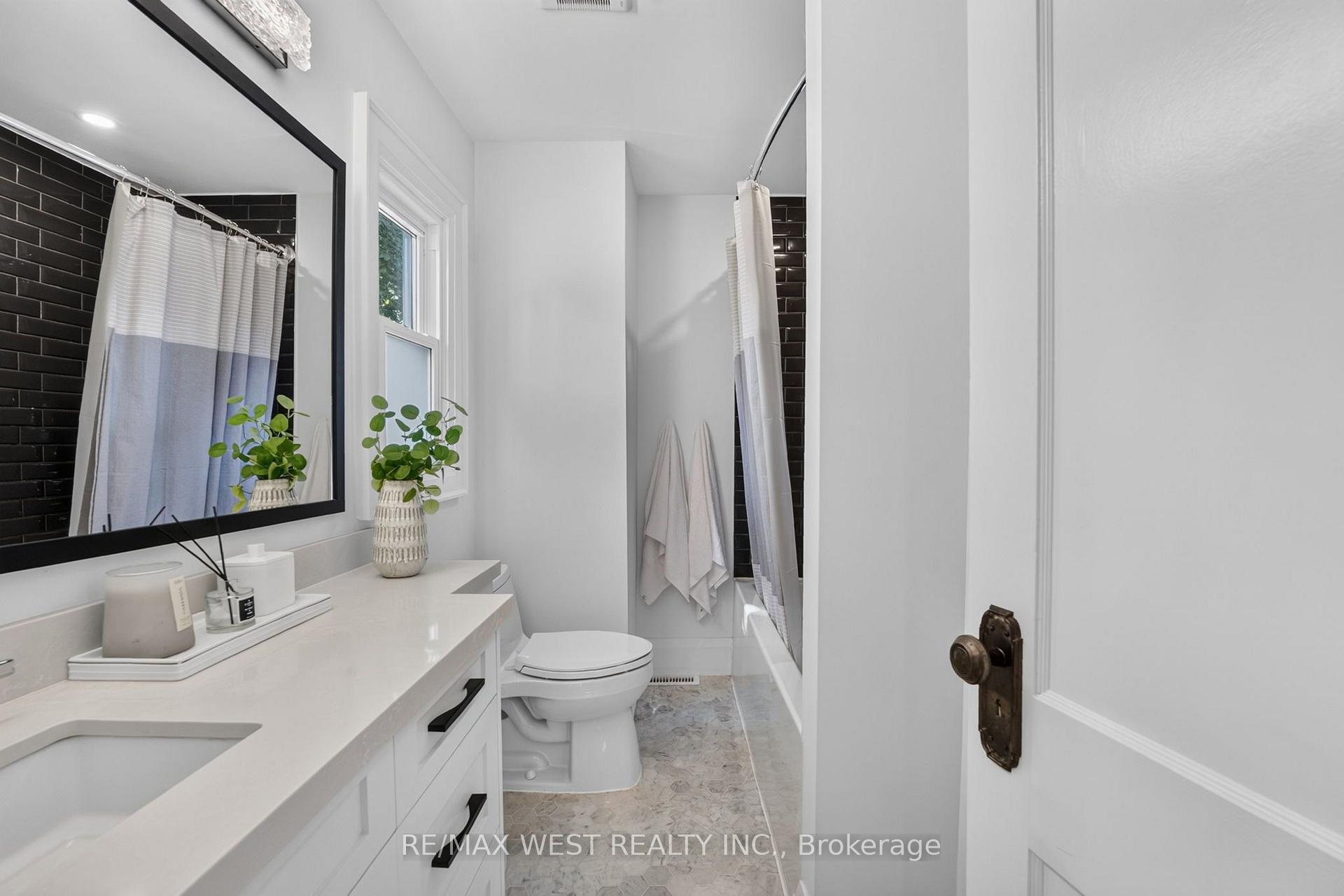 Photo 22 of 47 Deforest Road, Toronto, High Park-Swansea — HOMEH