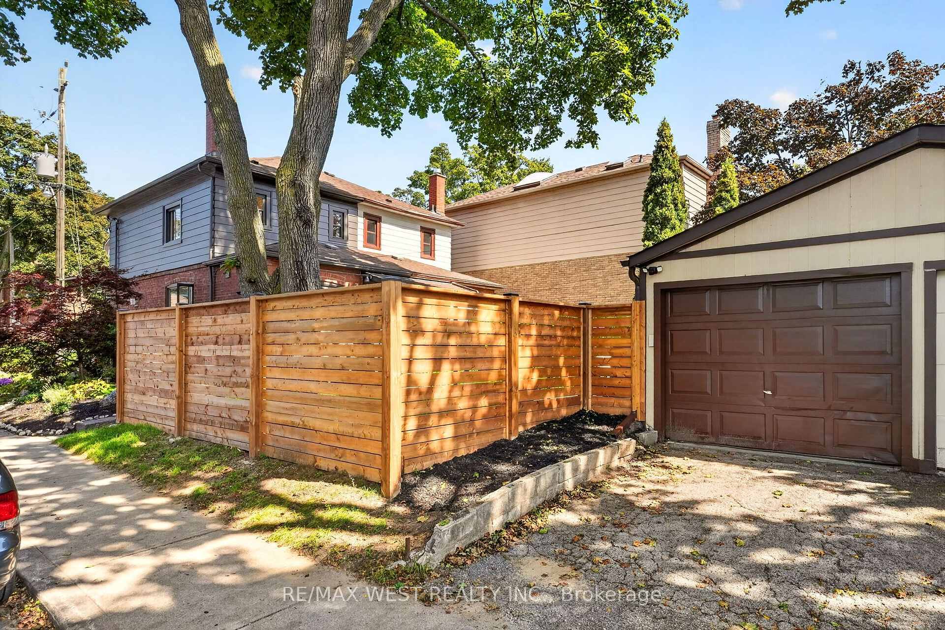 Photo 32 of 47 Deforest Road, Toronto, High Park-Swansea — HOMEH