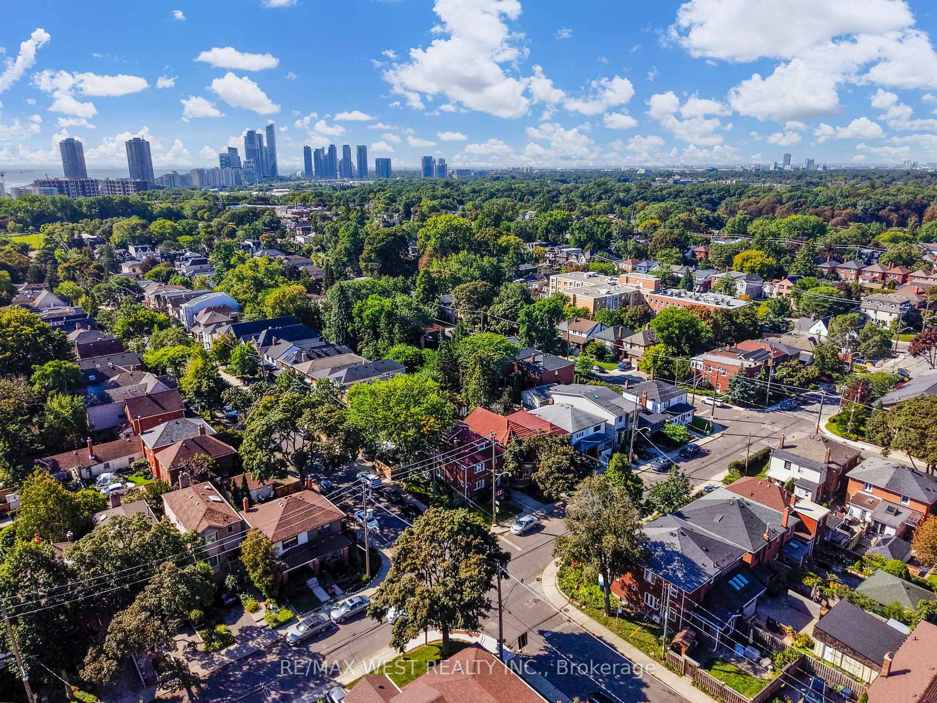 Photo 34 of 47 Deforest Road, Toronto, High Park-Swansea — HOMEH