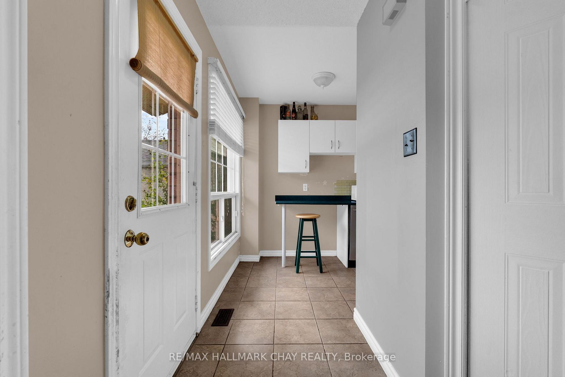 Photo 3 of 104 Ferguson Drive, Barrie, Northwest — HOMEH