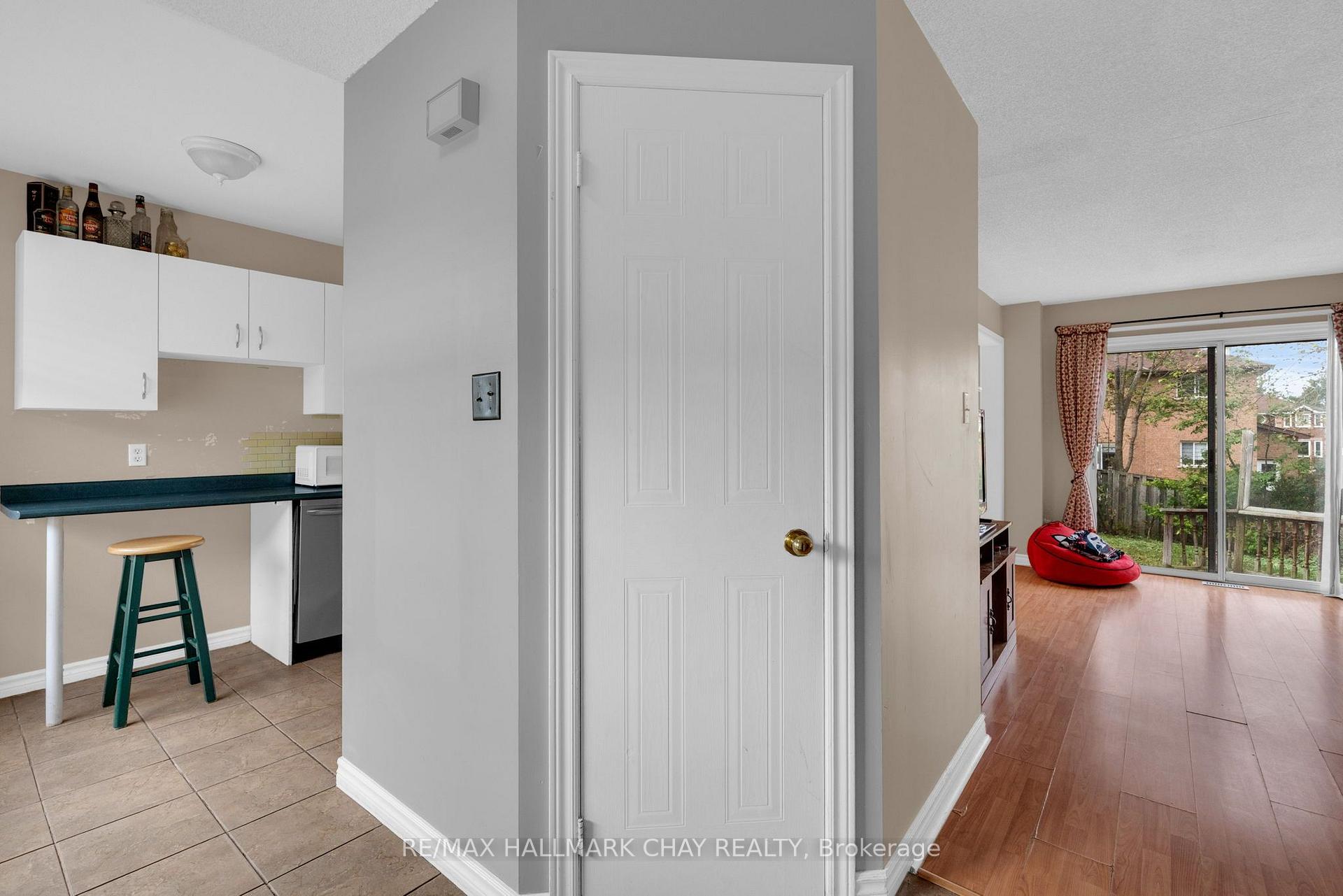 Photo 4 of 104 Ferguson Drive, Barrie, Northwest — HOMEH