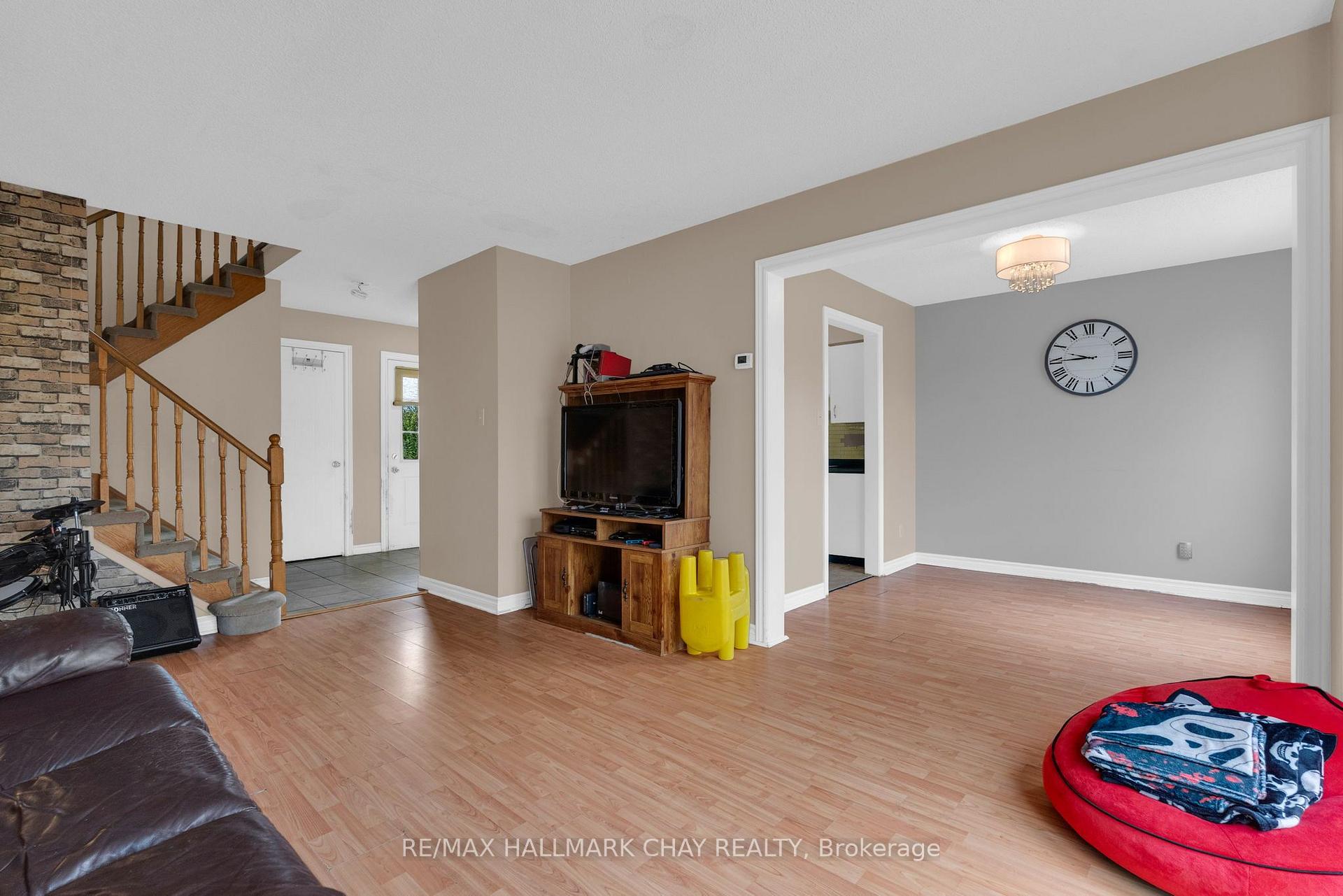 Photo 8 of 104 Ferguson Drive, Barrie, Northwest — HOMEH