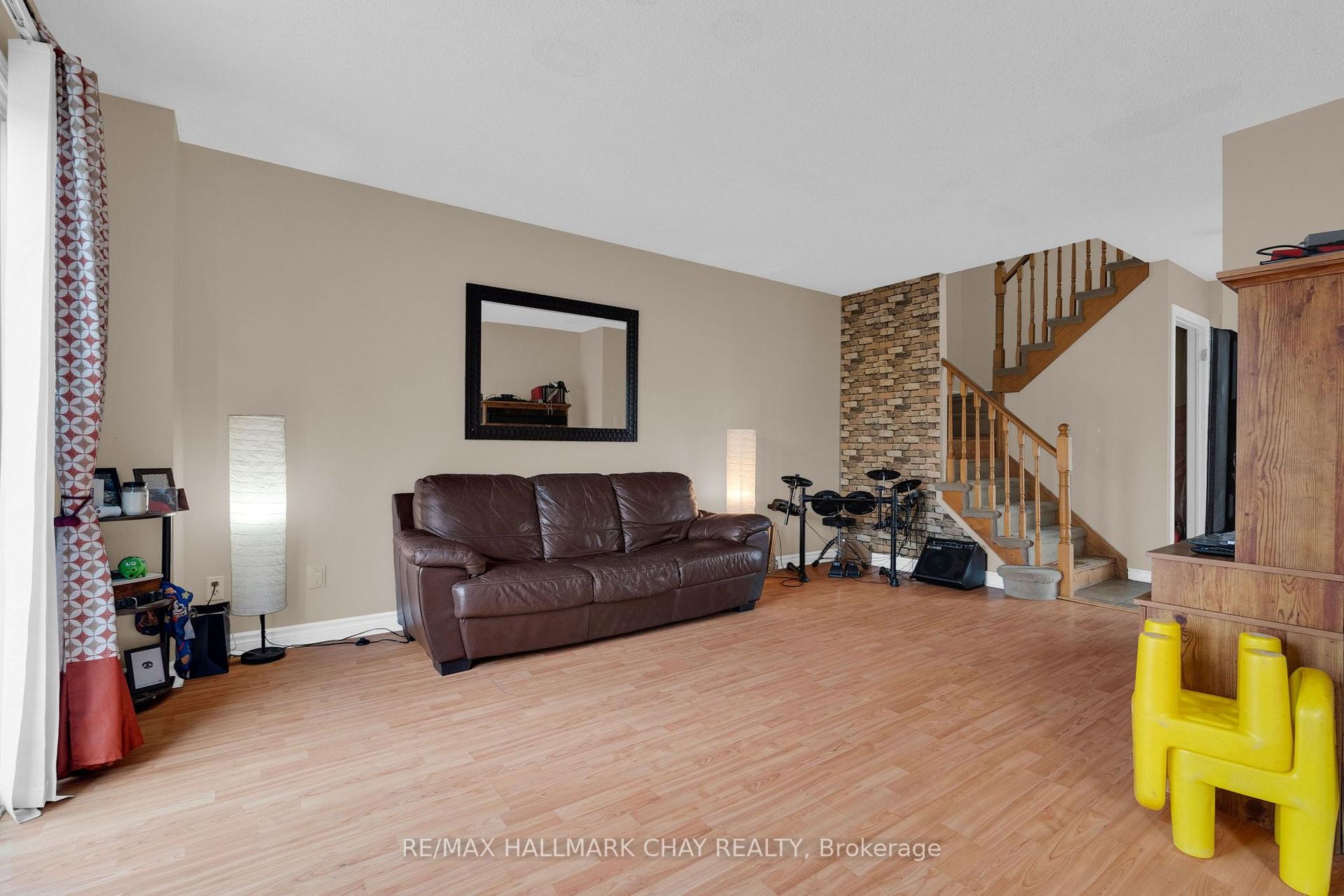 Photo 10 of 104 Ferguson Drive, Barrie, Northwest — HOMEH