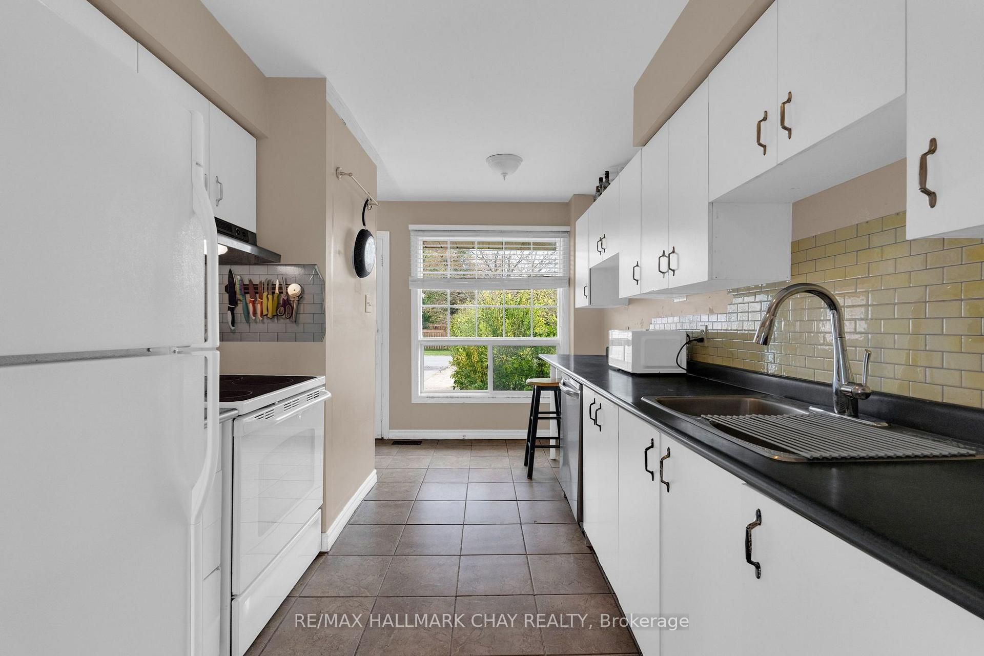 Photo 14 of 104 Ferguson Drive, Barrie, Northwest — HOMEH