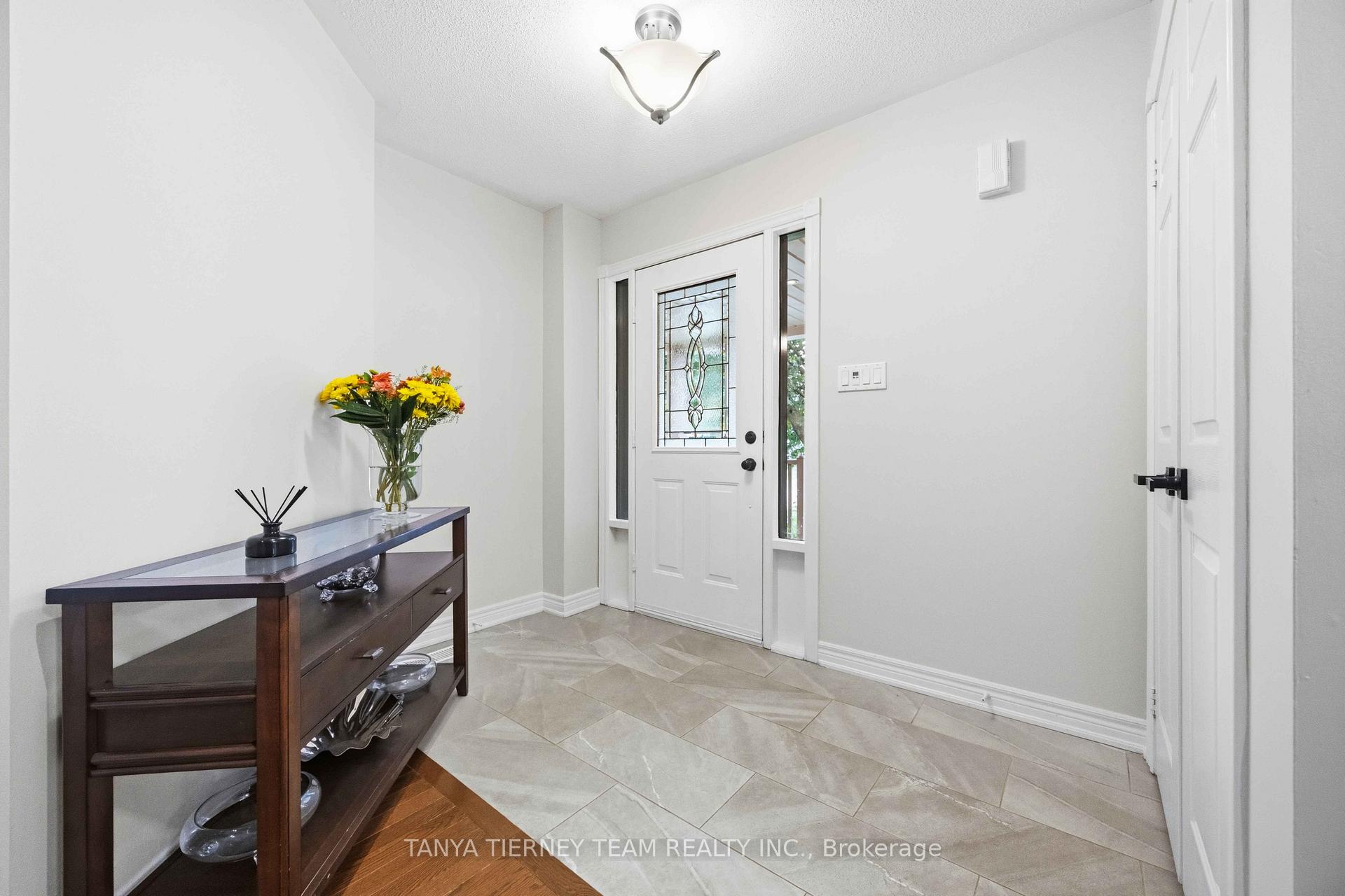 Photo 5 of 16 Waring Avenue, Whitby, Brooklin — HOMEH