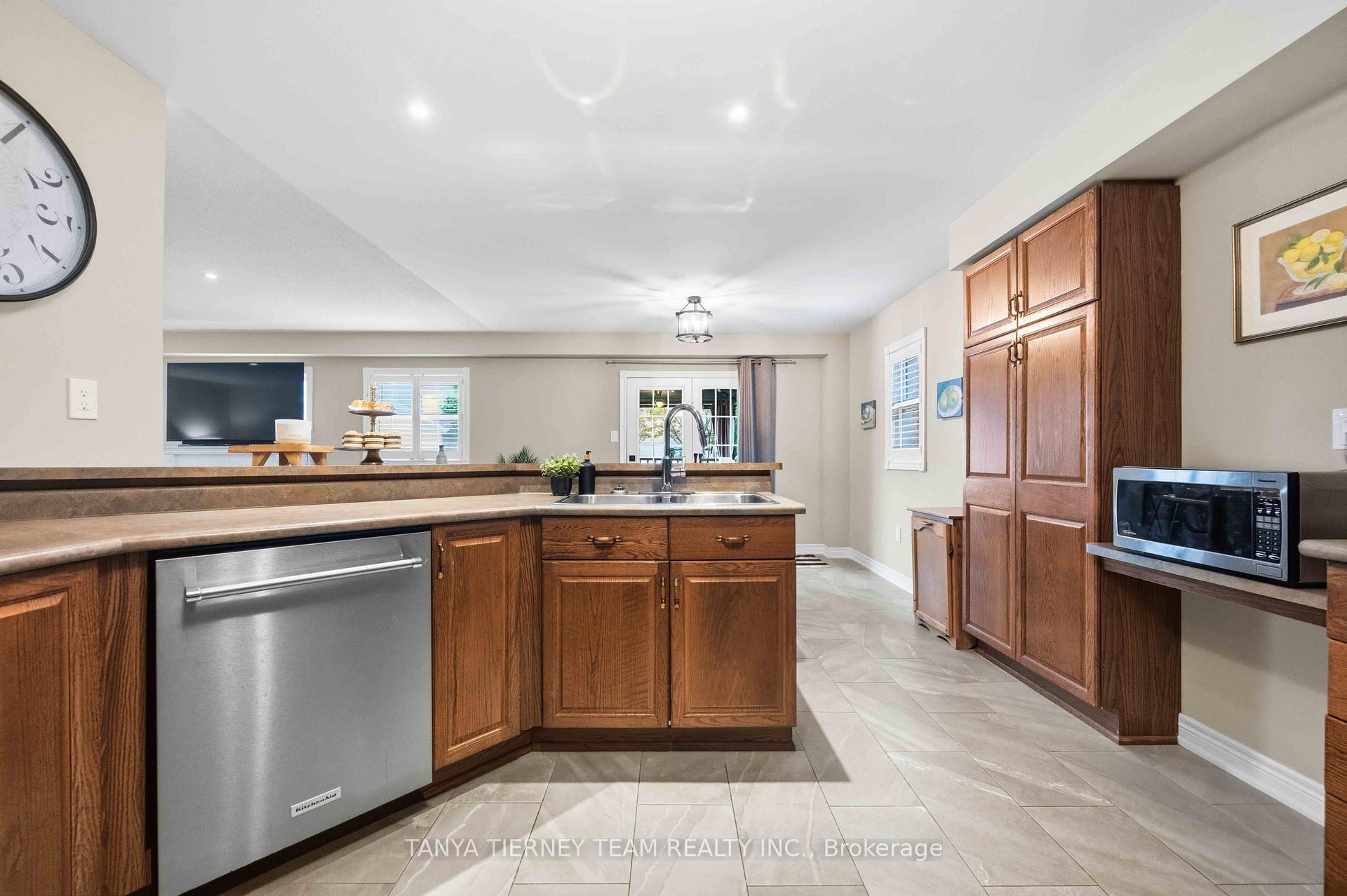 Photo 14 of 16 Waring Avenue, Whitby, Brooklin — HOMEH
