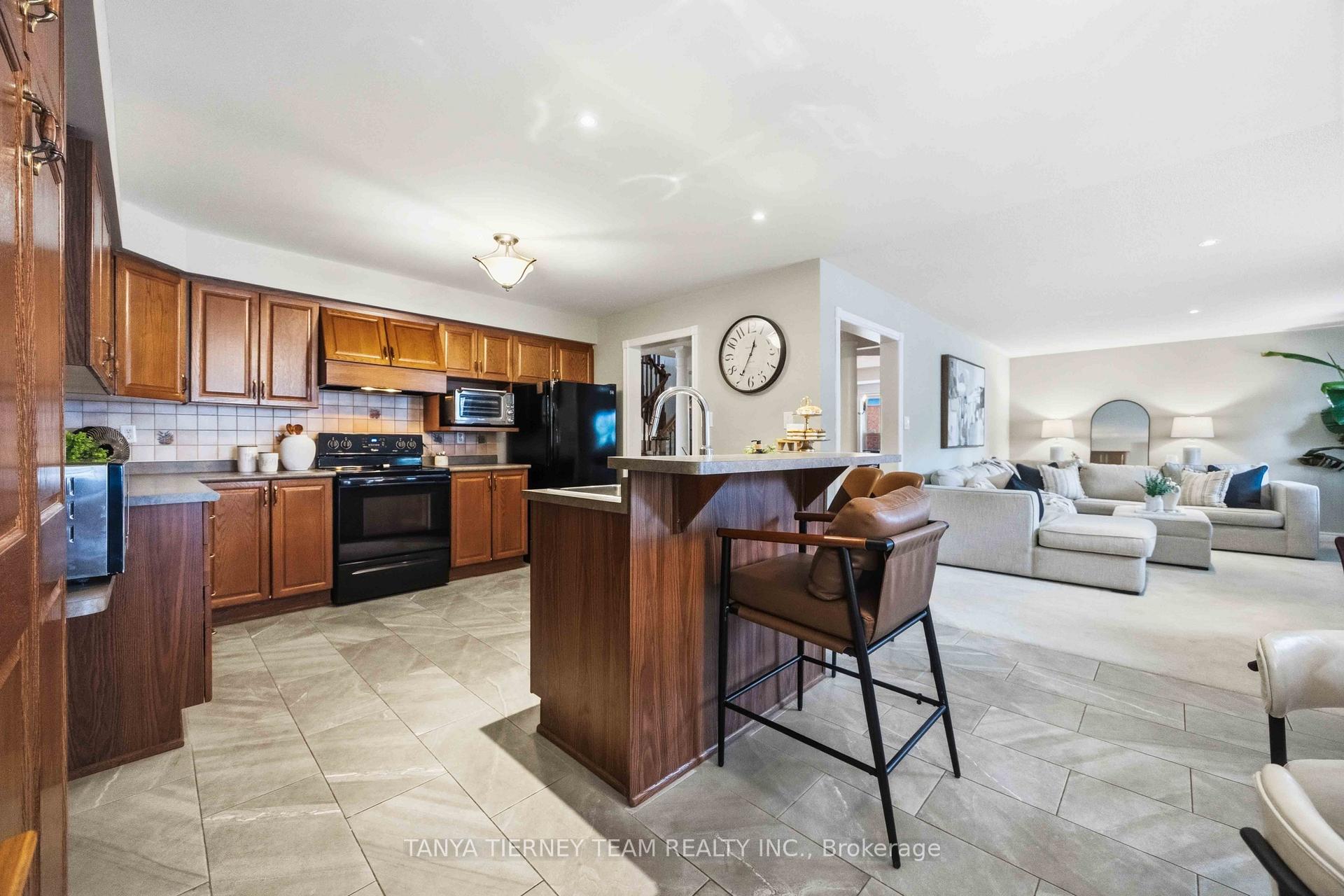 Photo 16 of 16 Waring Avenue, Whitby, Brooklin — HOMEH
