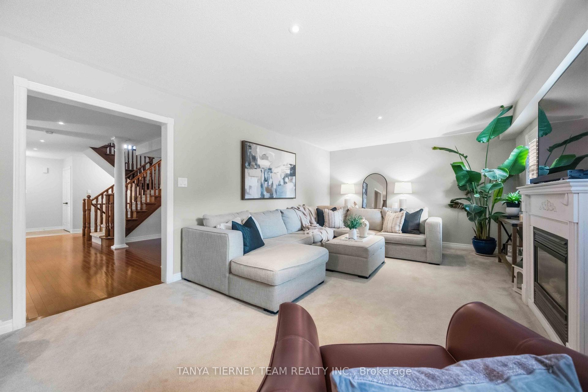 Photo 20 of 16 Waring Avenue, Whitby, Brooklin — HOMEH
