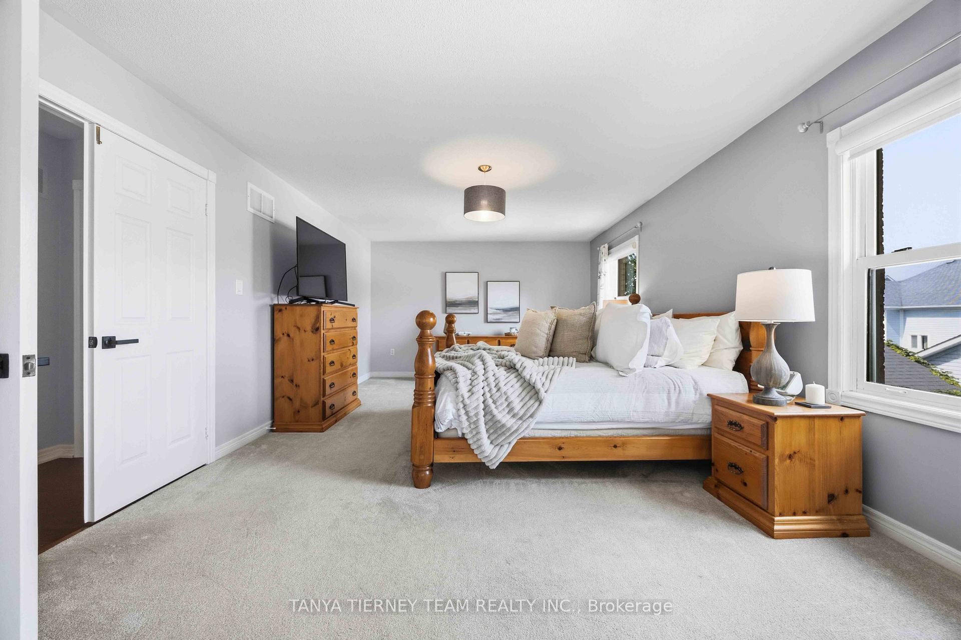 Photo 31 of 16 Waring Avenue, Whitby, Brooklin — HOMEH