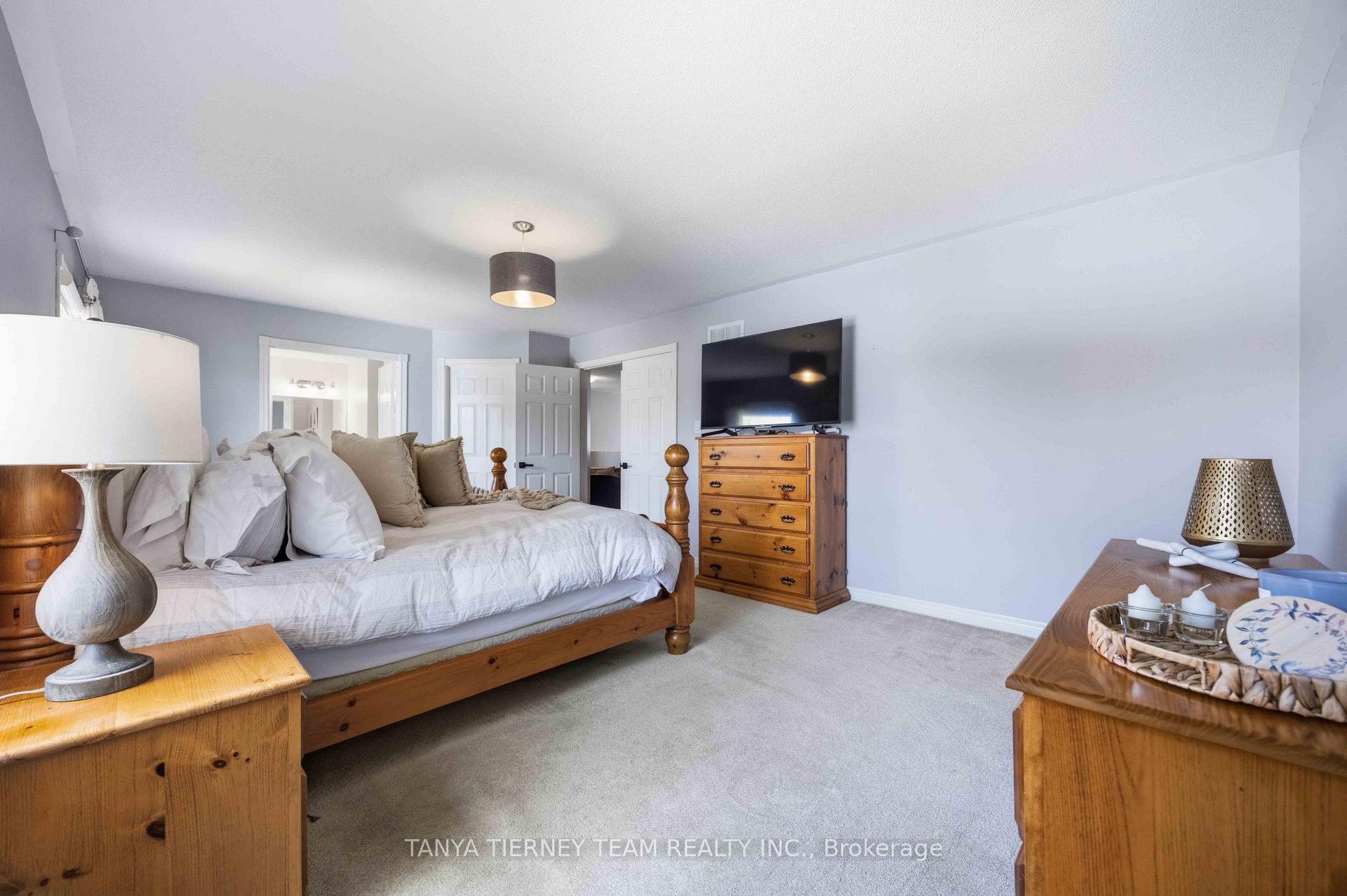 Photo 32 of 16 Waring Avenue, Whitby, Brooklin — HOMEH