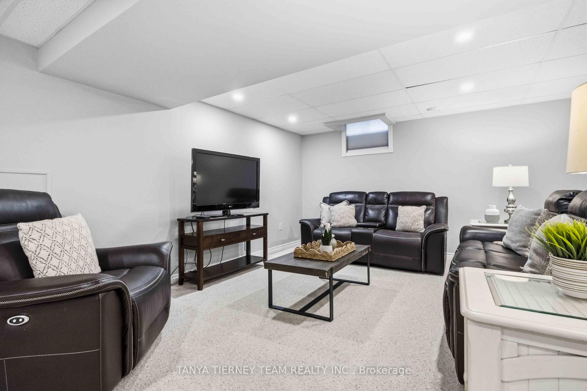 Photo 44 of 16 Waring Avenue, Whitby, Brooklin — HOMEH