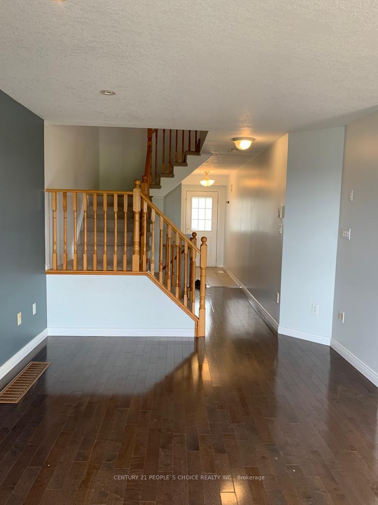 Photo 2 of 69 Bloomington Drive, Cambridge, Christopher-Champlain — HOMEH