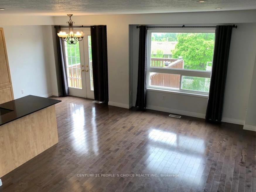 Photo 3 of 69 Bloomington Drive, Cambridge, Christopher-Champlain — HOMEH