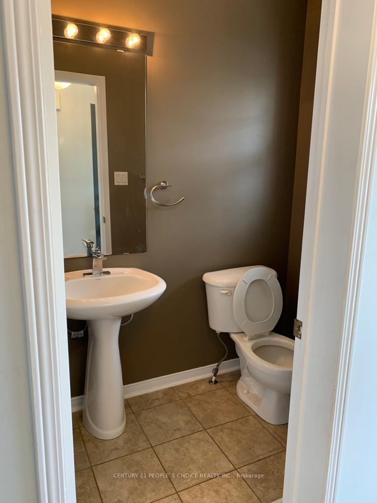 Photo 5 of 69 Bloomington Drive, Cambridge, Christopher-Champlain — HOMEH