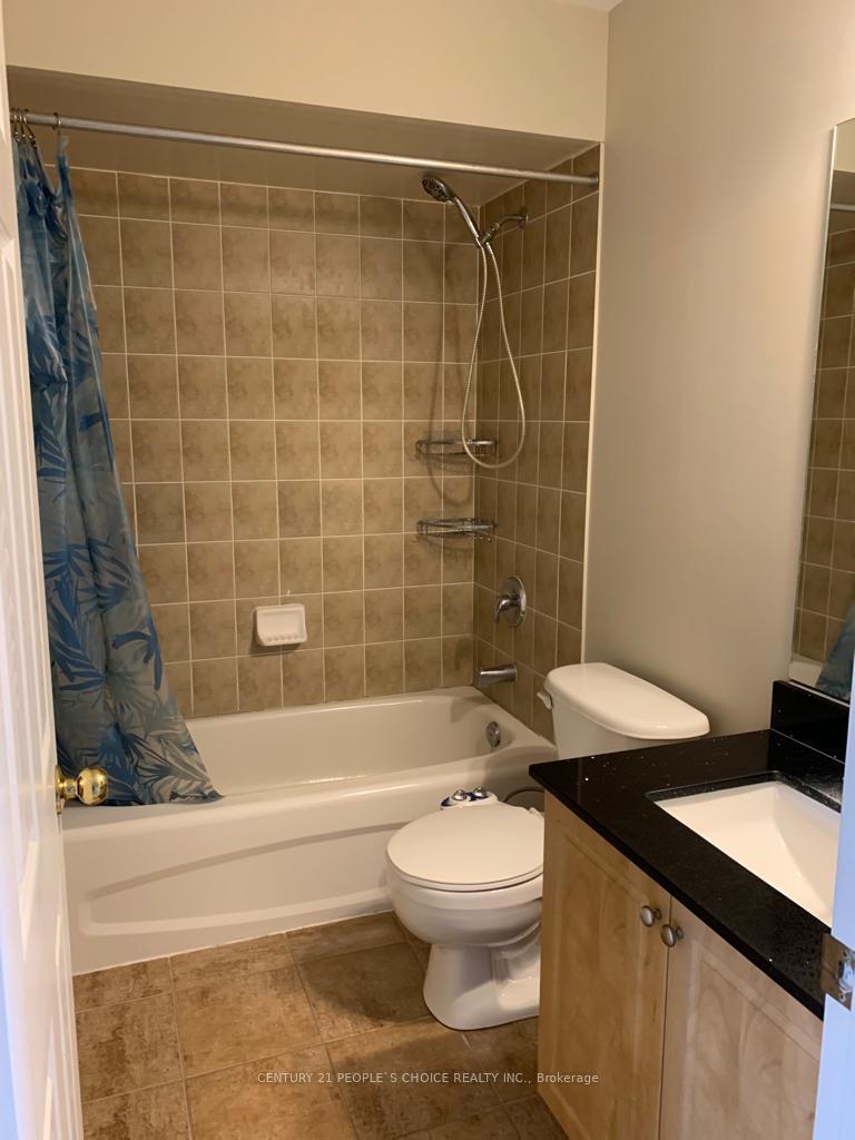Photo 11 of 69 Bloomington Drive, Cambridge, Christopher-Champlain — HOMEH
