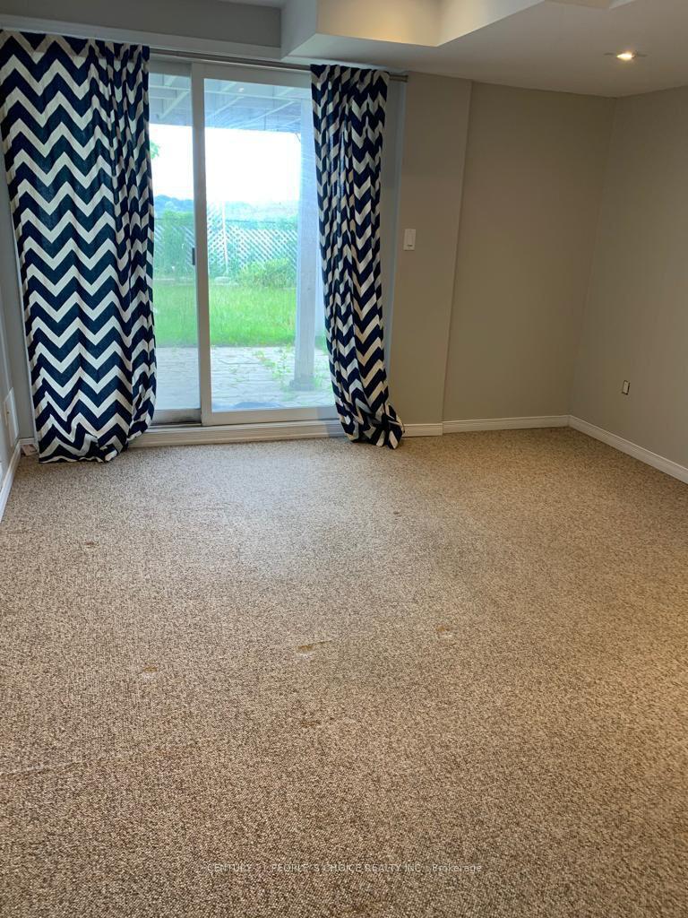 Photo 13 of 69 Bloomington Drive, Cambridge, Christopher-Champlain — HOMEH